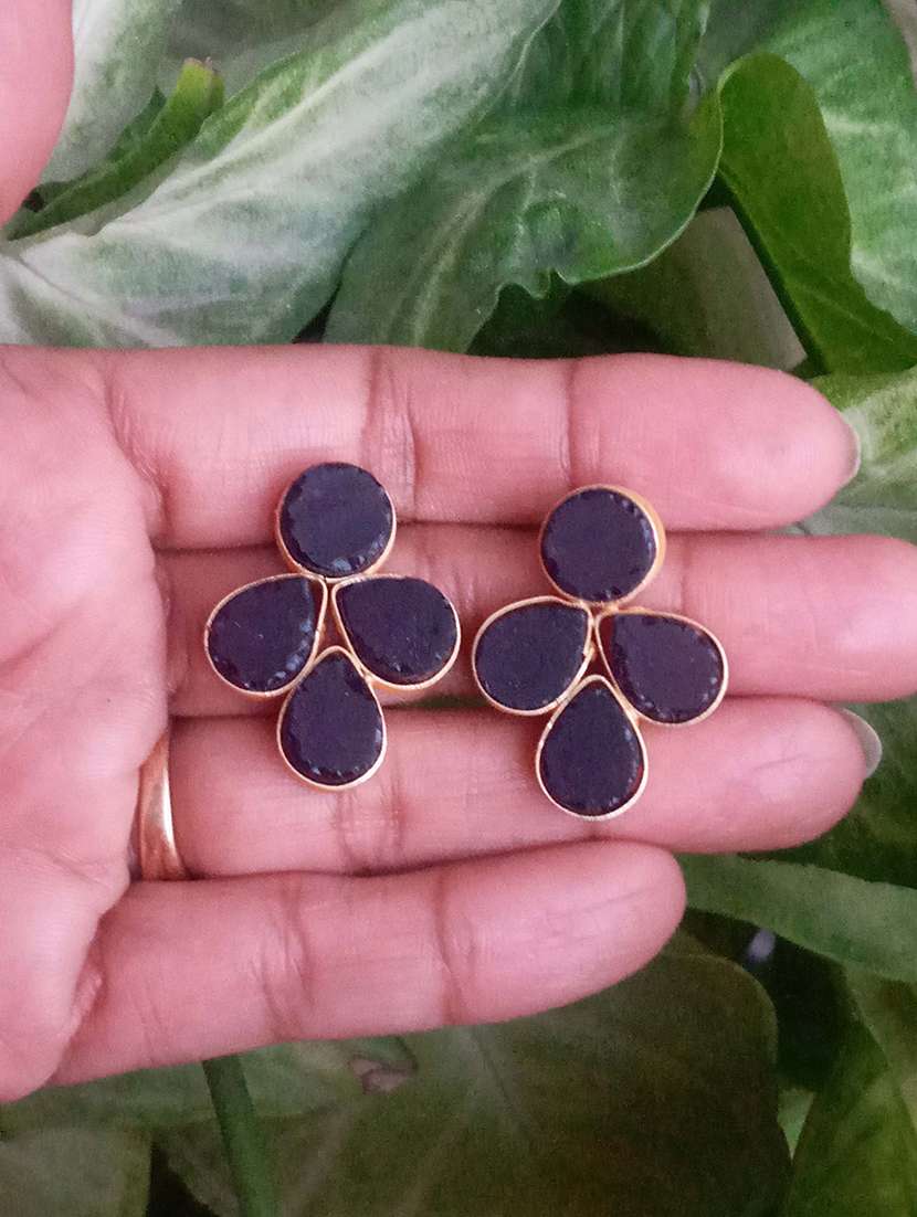 black brass studs earring - 17965232 -  Standard Image - 1