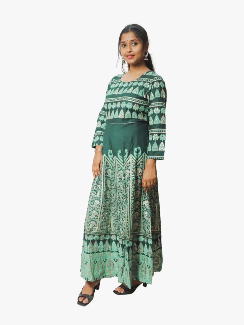 gown  - 17988181 -  Standard Image - 1