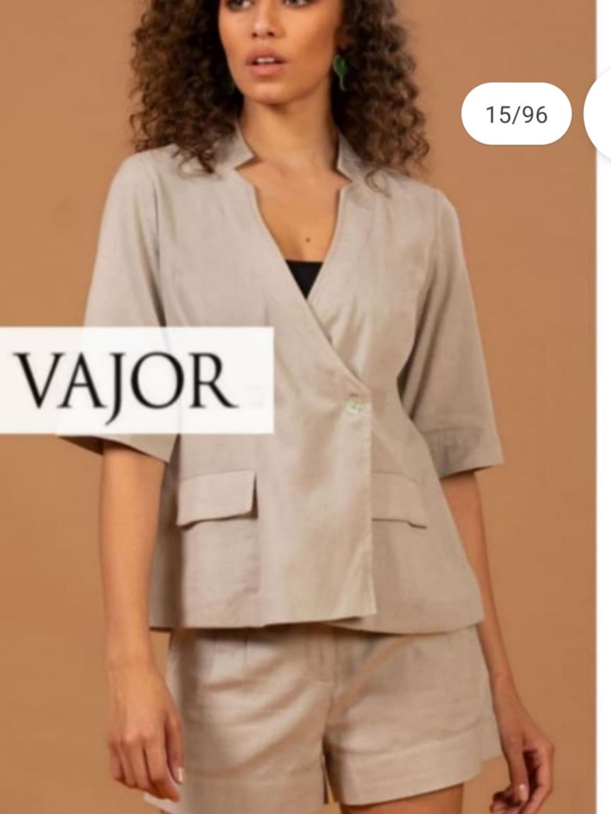 suit  - 17994662 -  Standard Image - 1