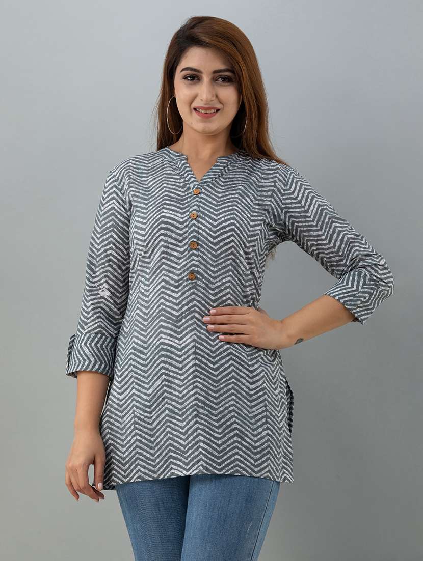 women mandarin neck printed straight kurti