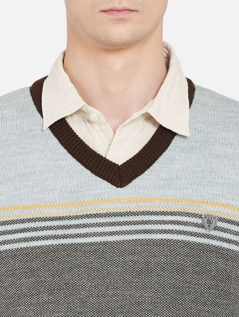 brown striped pullover - 17997298 -  Standard Image - 4