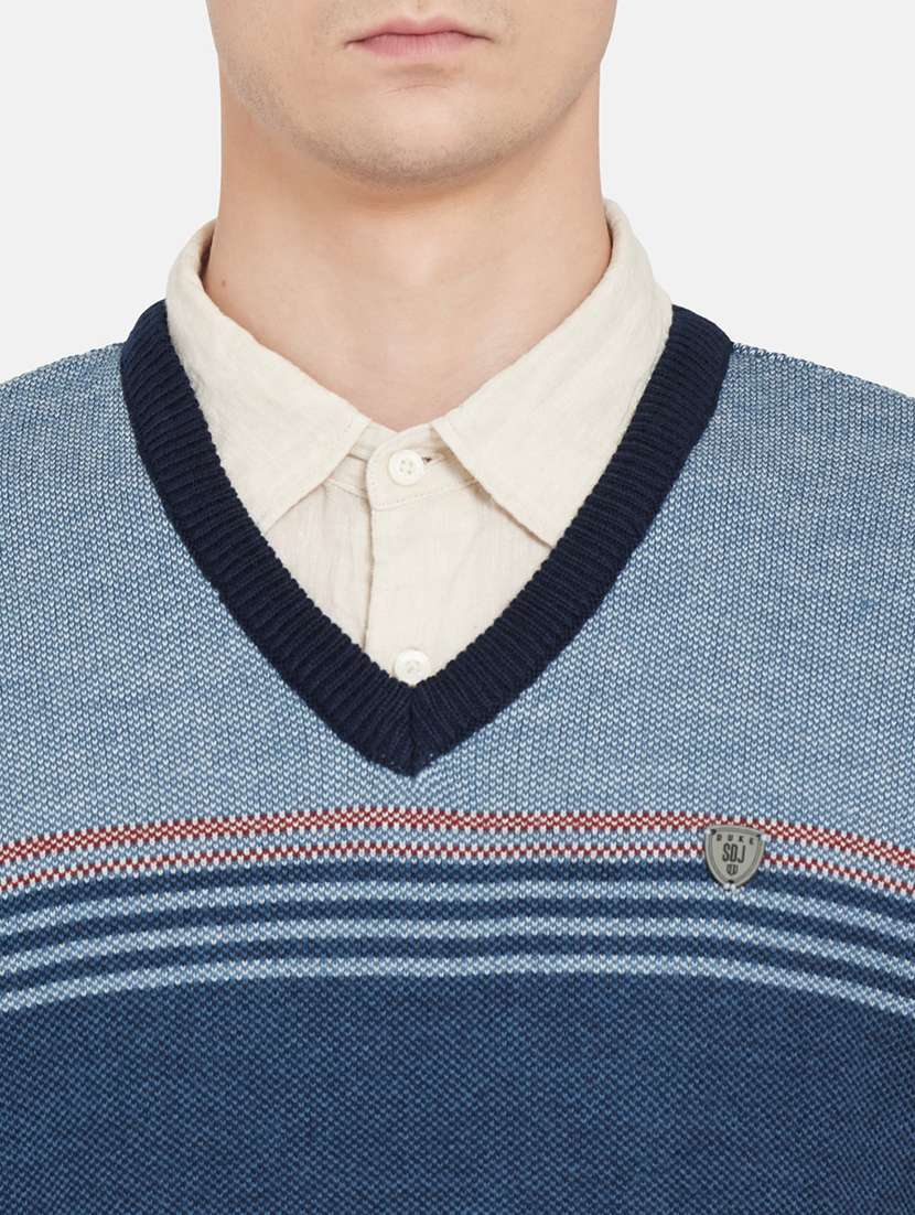 navy blue striped pullover - 17997299 -  Standard Image - 4