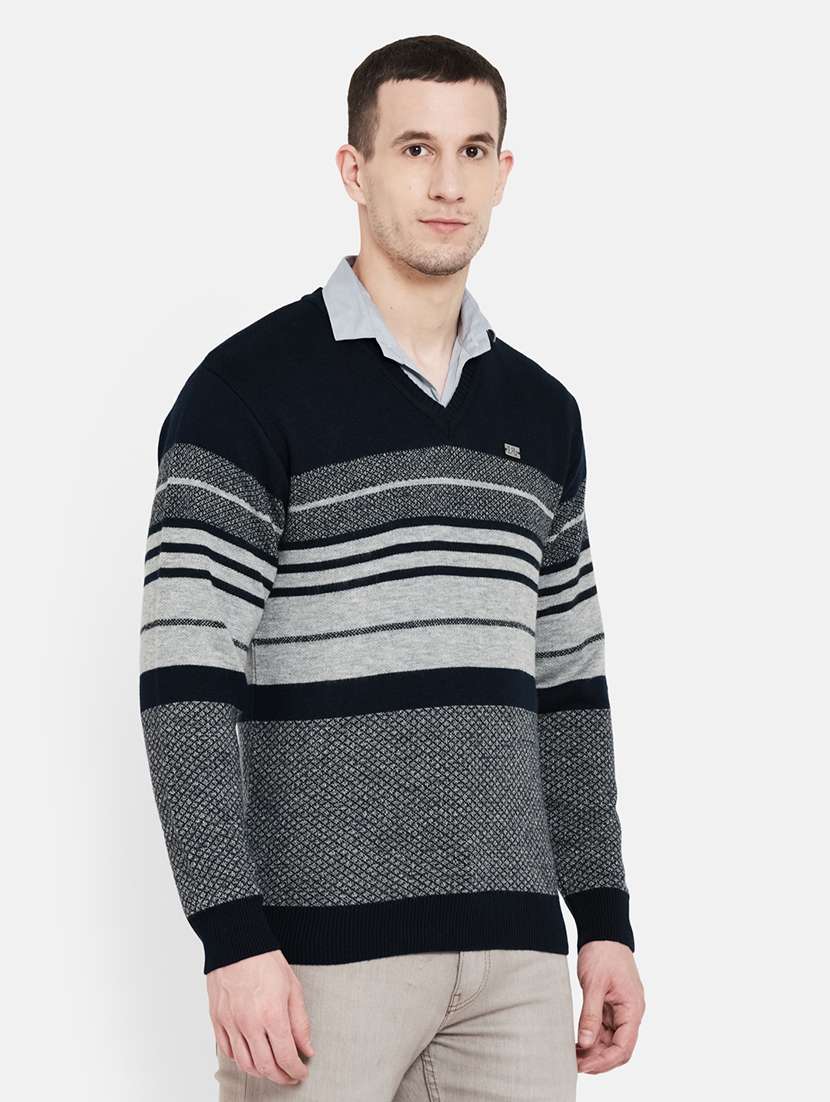 navy blue striped pullover - 17997305 -  Standard Image - 1