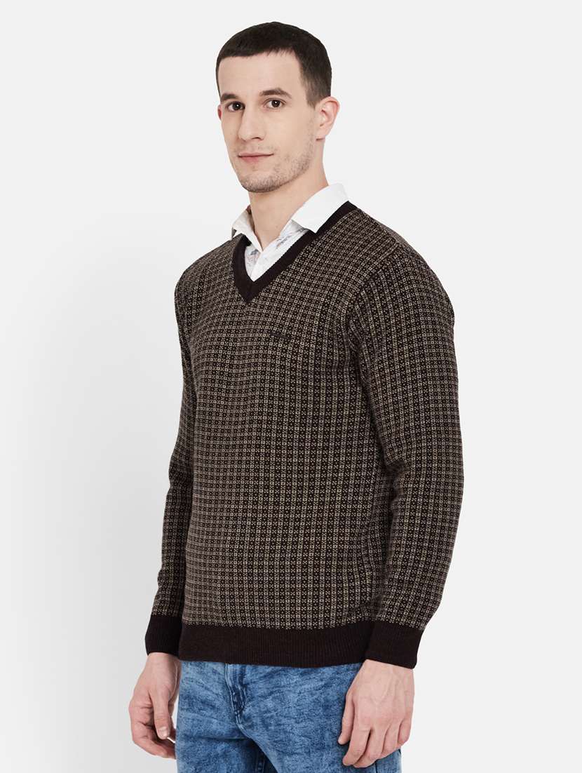 brown checkered pullover - 17997308 -  Standard Image - 1