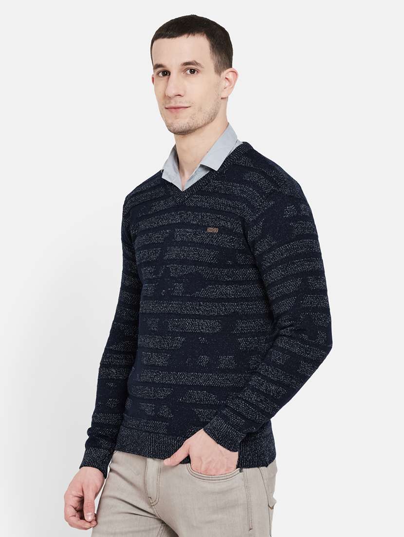 navy blue striped pullover - 17997335 -  Standard Image - 1
