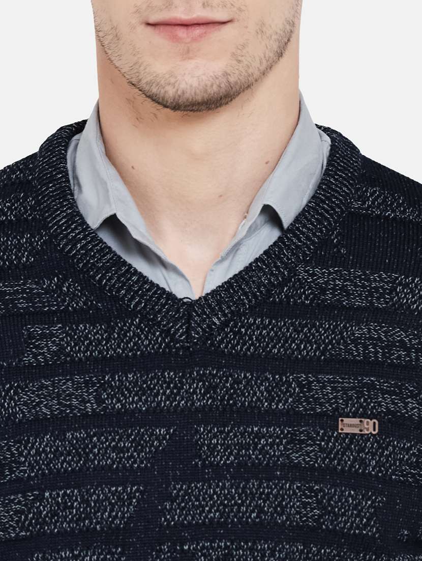 navy blue striped pullover - 17997335 -  Standard Image - 4