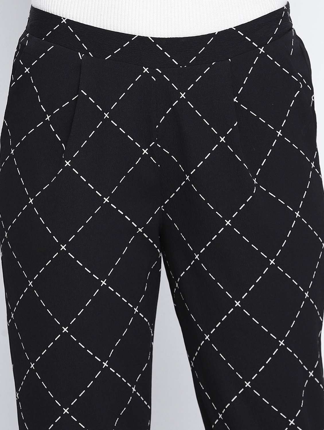 black printed pleated trouser - 18013225 -  Standard Image - 4