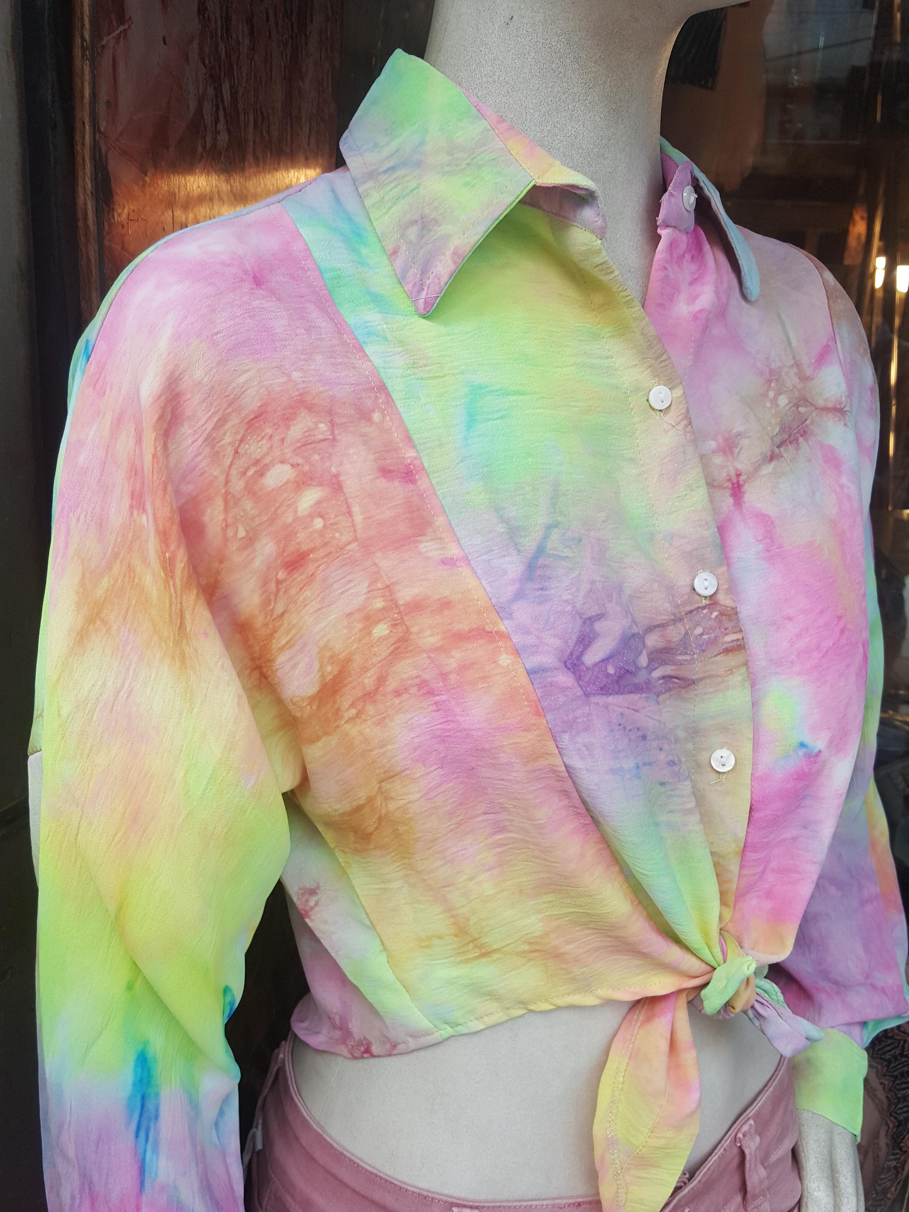 crop shirt  - 18019578 -  Standard Image - 1