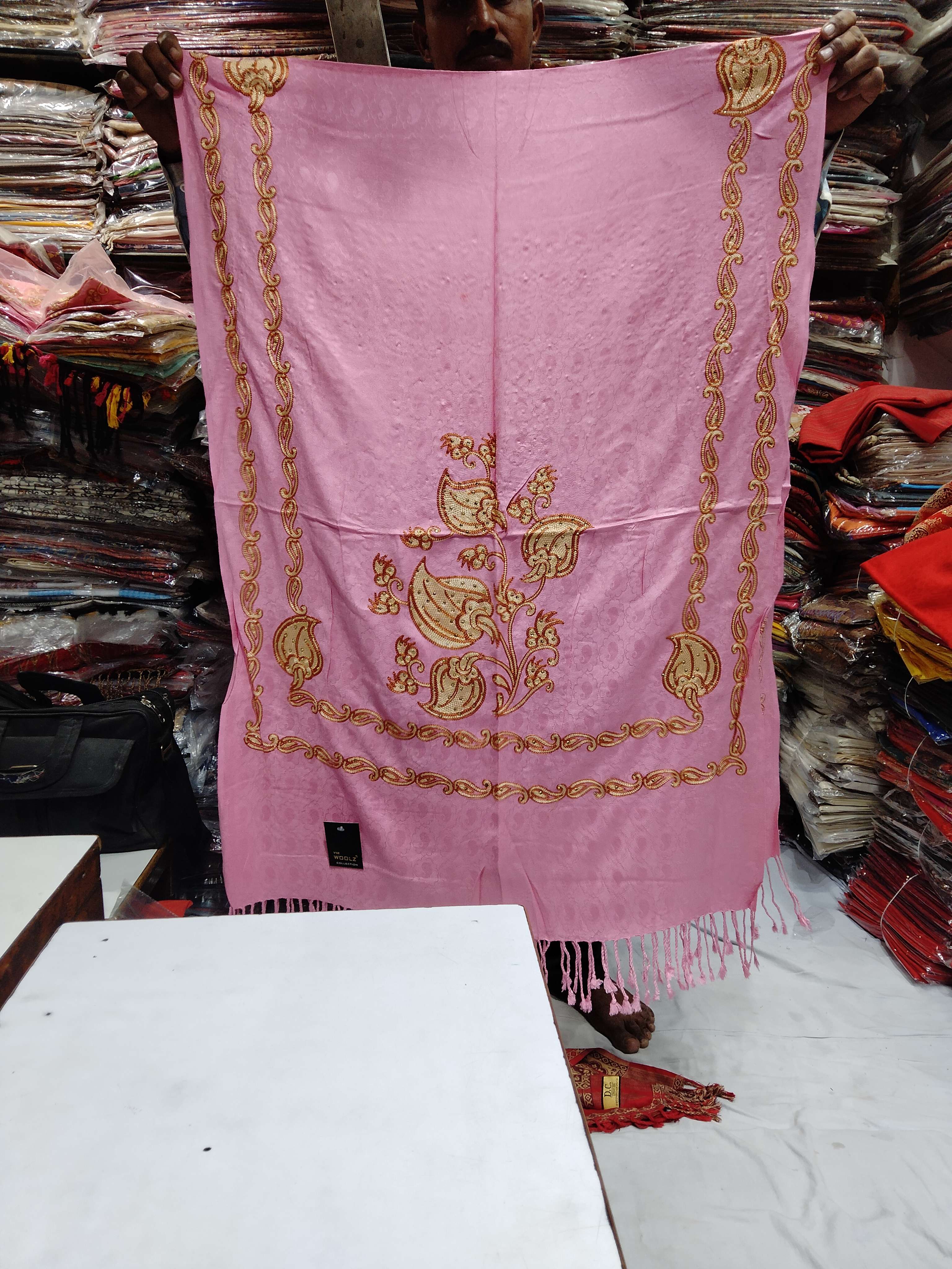 stole  - 18023722 -  Standard Image - 1