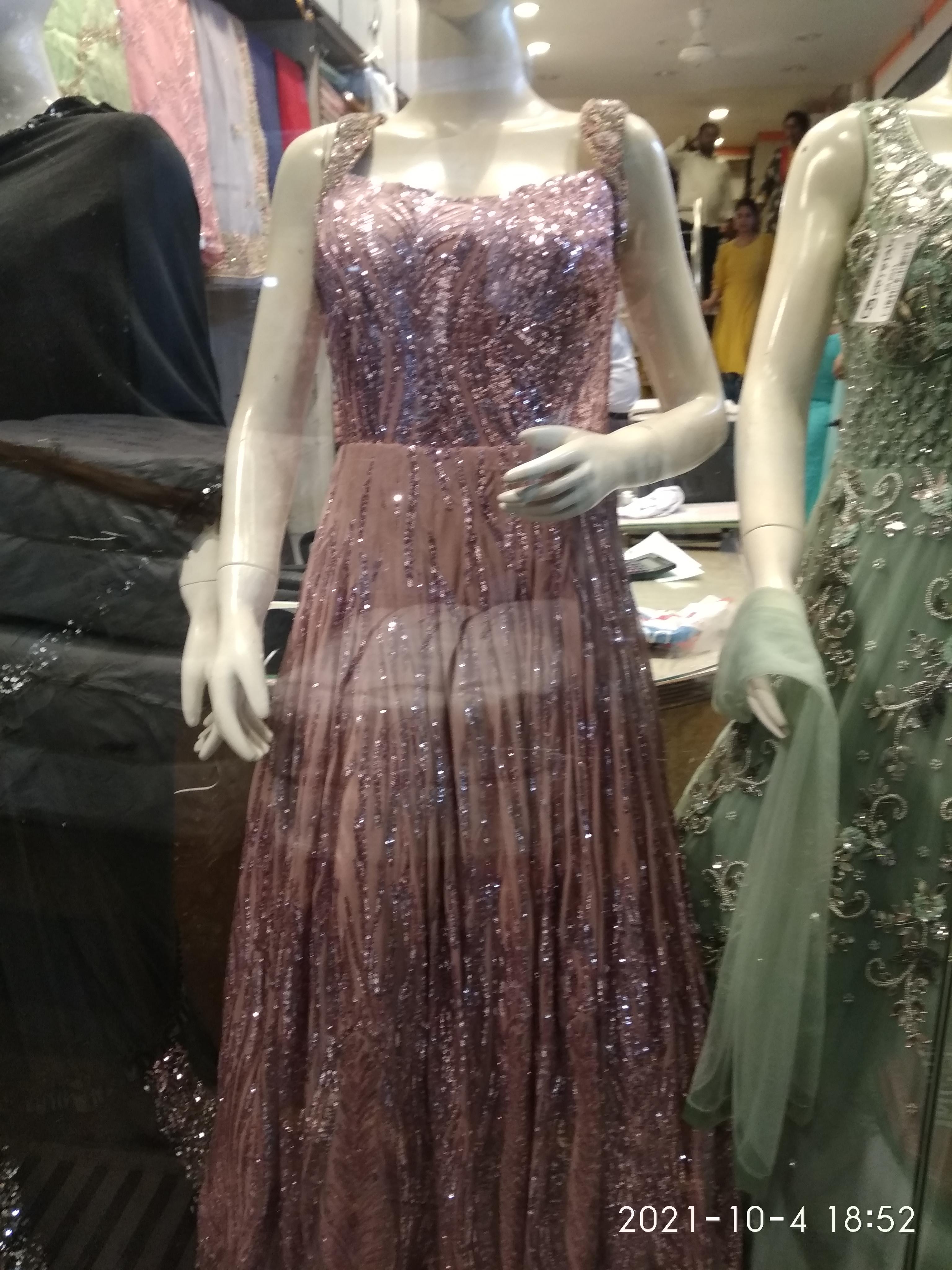 gown - 18025369 - Standard Image - 1