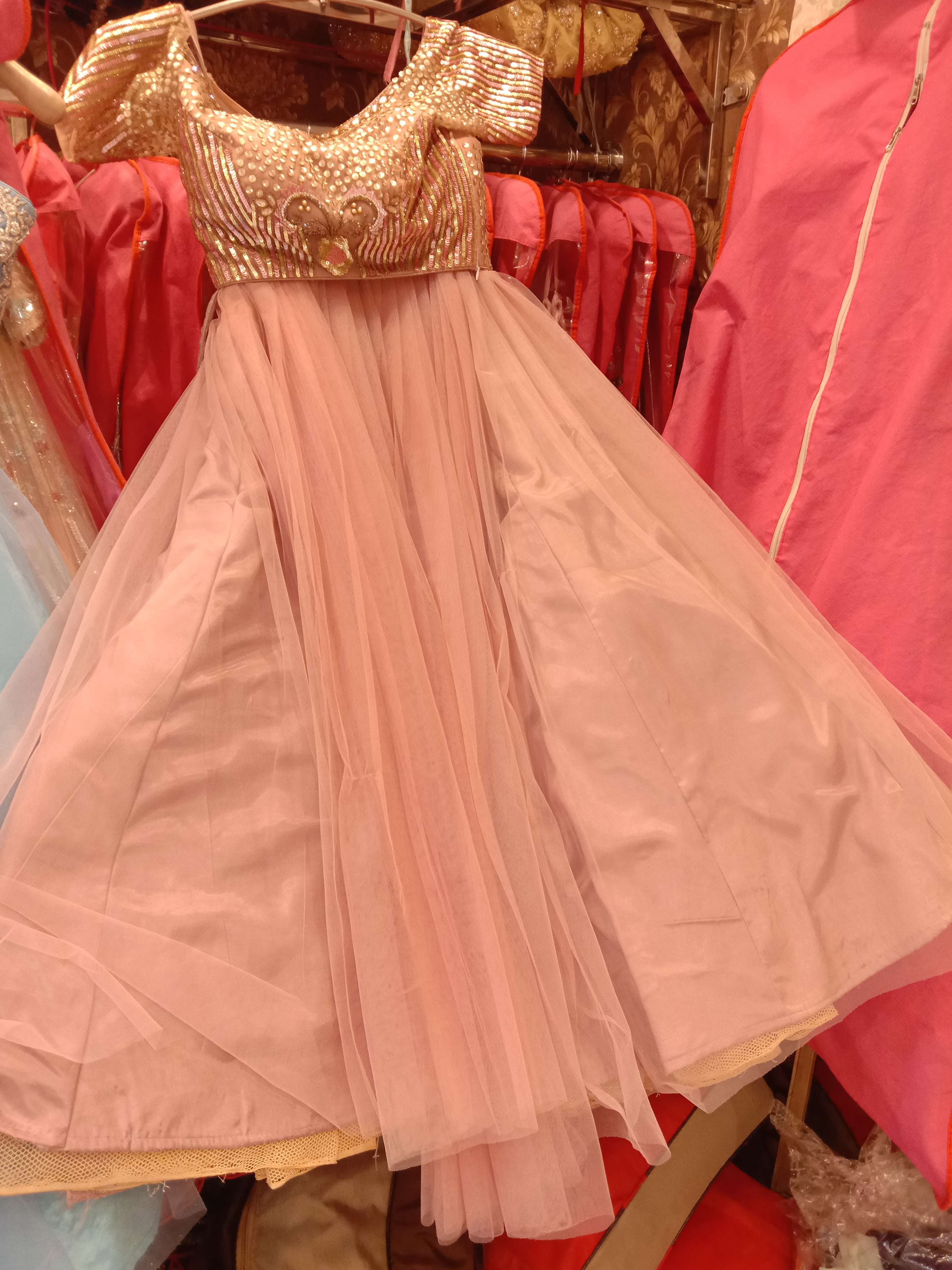 gown  - 18026255 -  Standard Image - 1