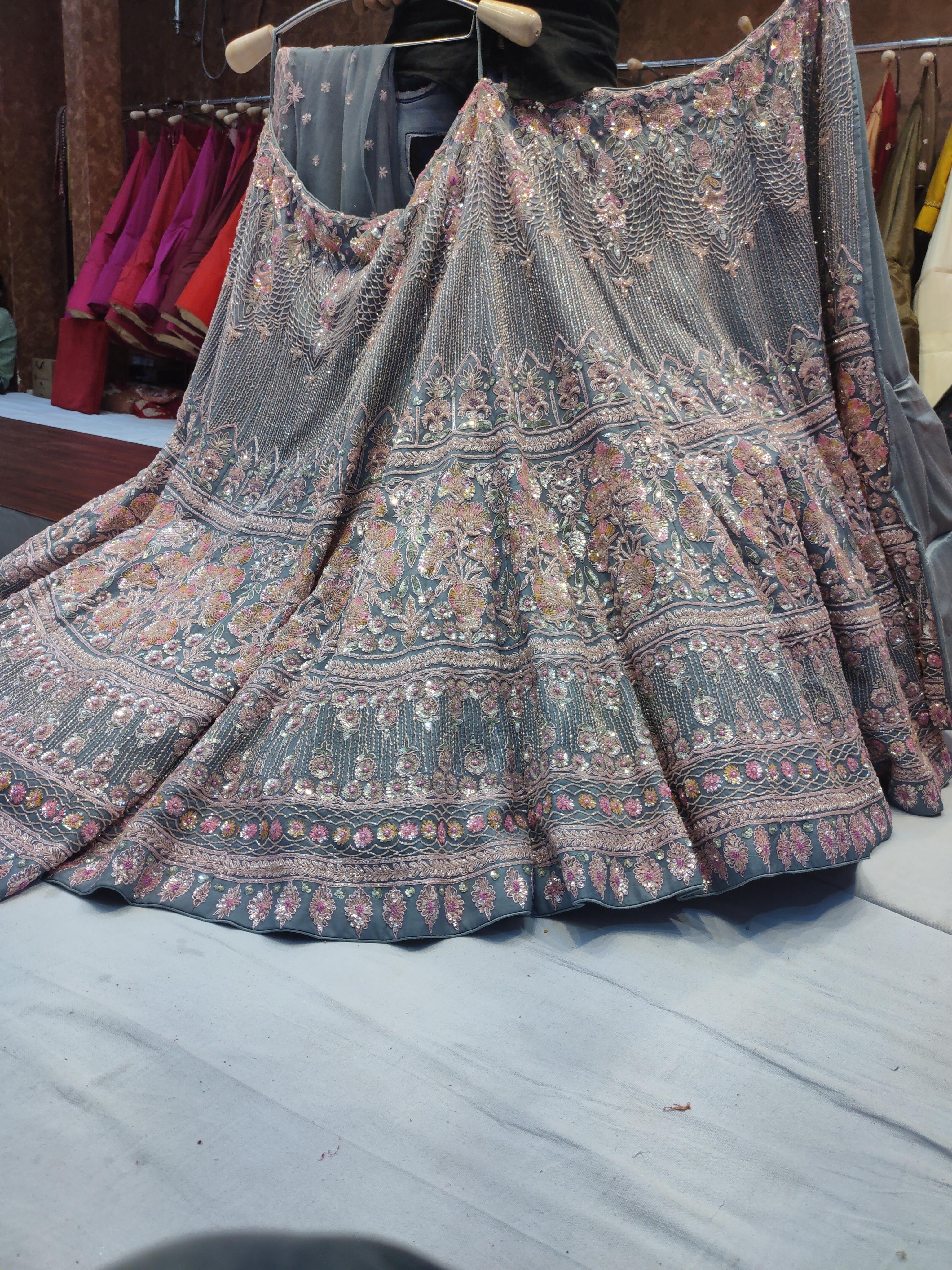 lehanga  - 18026626 -  Standard Image - 1