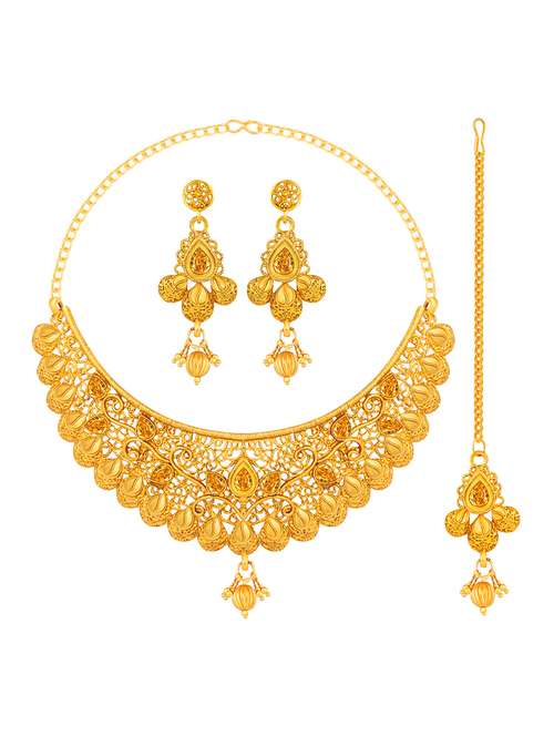 gold pleated metal choker necklace with earring and maangtikka - 18033400 -  Standard Image - 0