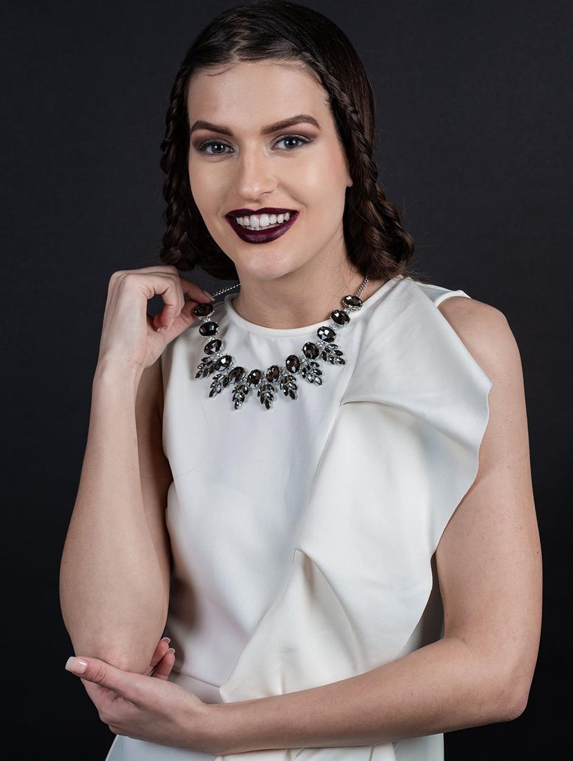 oval-shaped black necklace - 18036461 - Standard Image - 1
