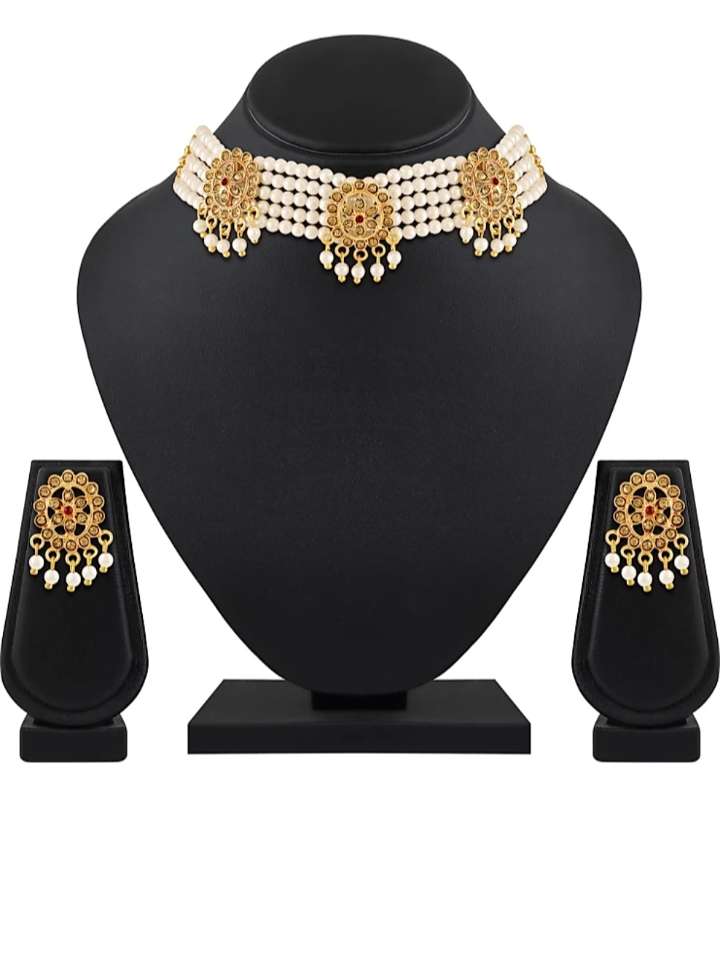 necklace earrings  - 18041310 -  Standard Image - 1