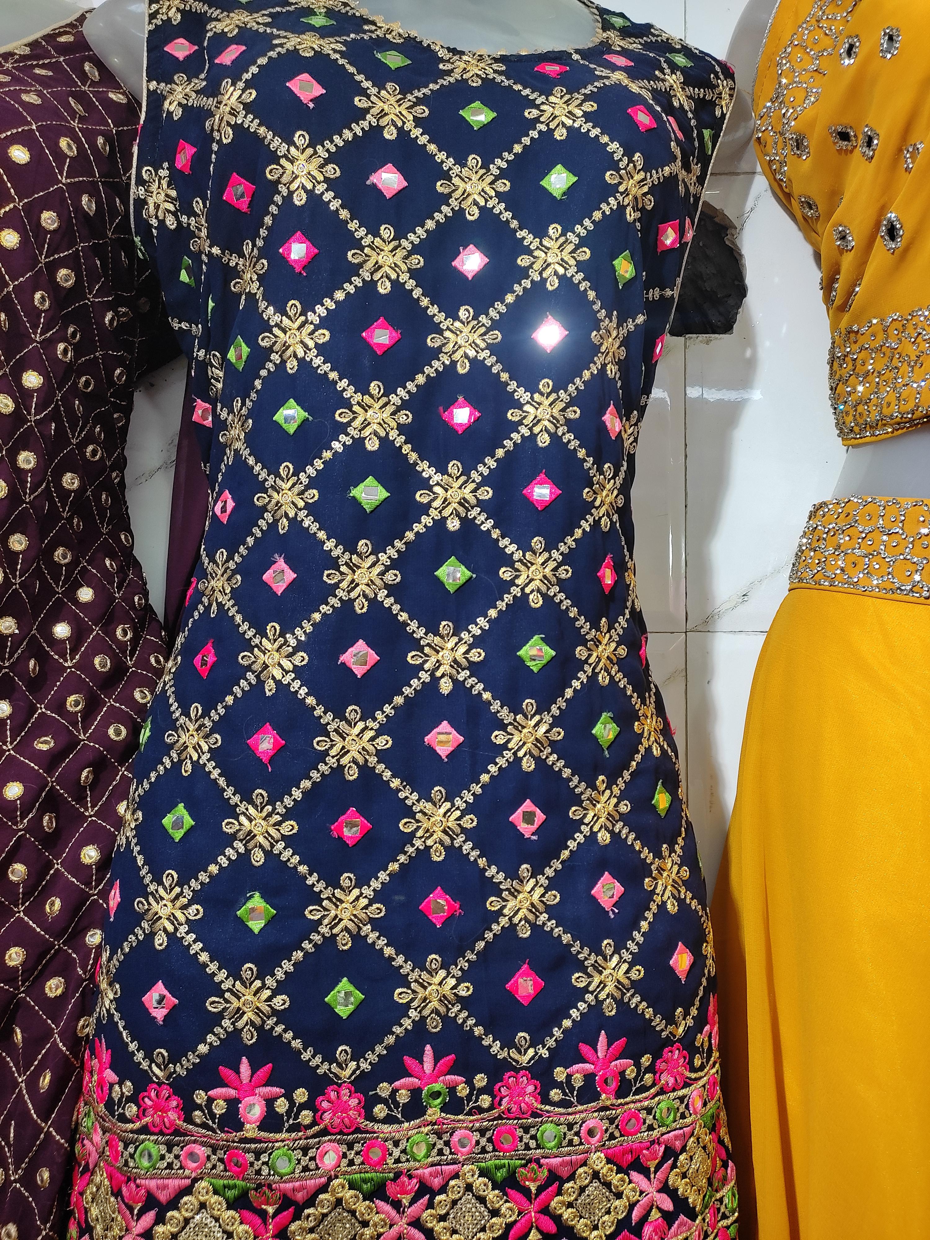 ladies suit - 18052317 - Standard Image - 1