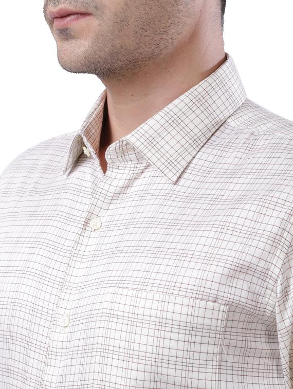 off white printed formal shirt - 18053276 - Standard Image - 4