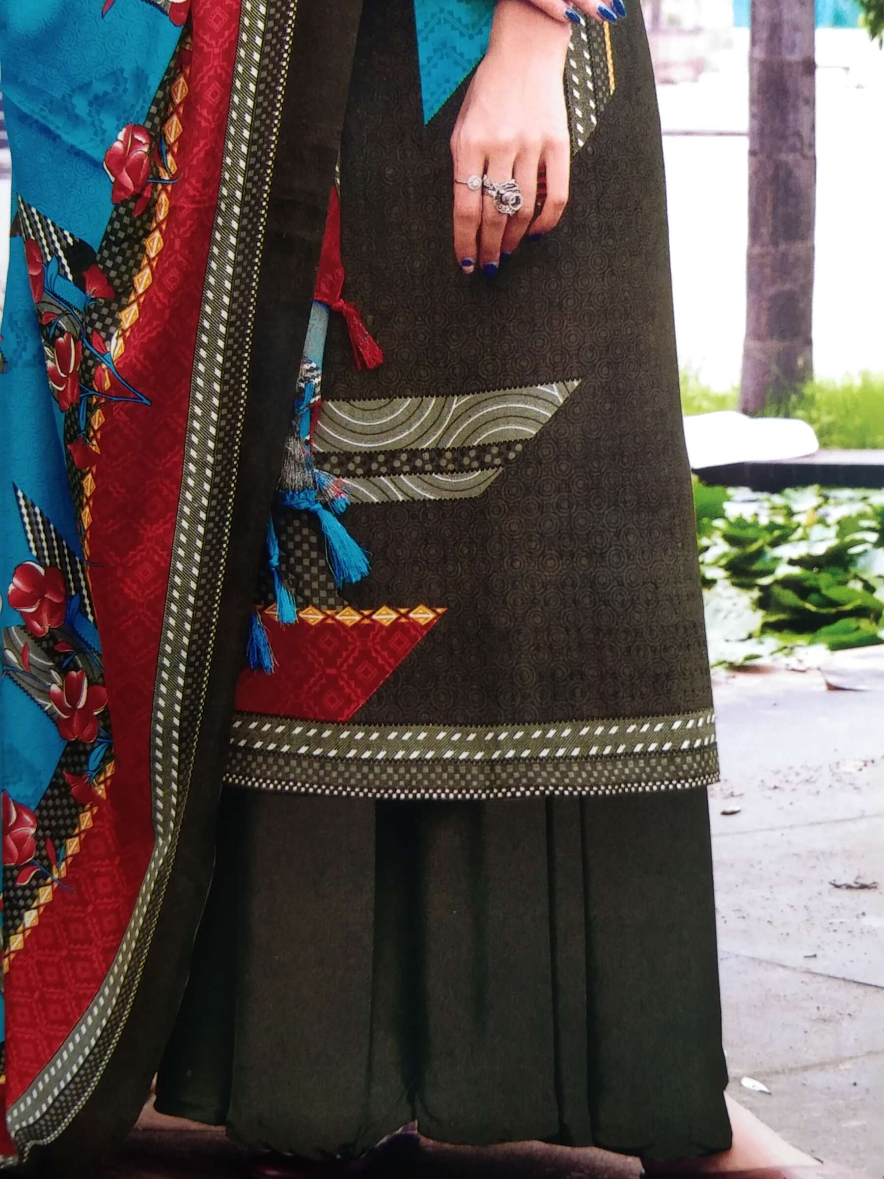 suit  - 18054682 -  Standard Image - 1