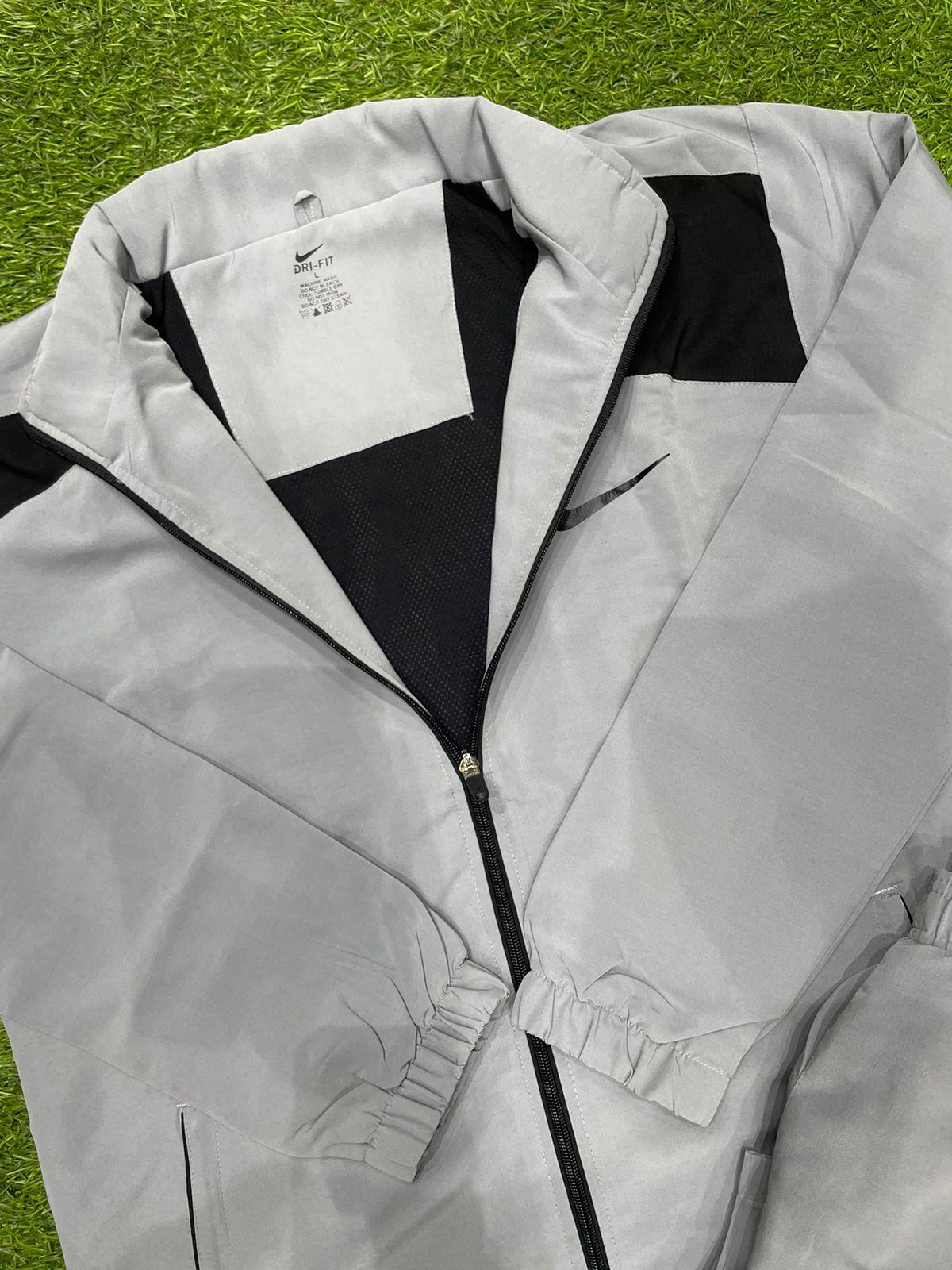 track suit  - 18055321 -  Standard Image - 1