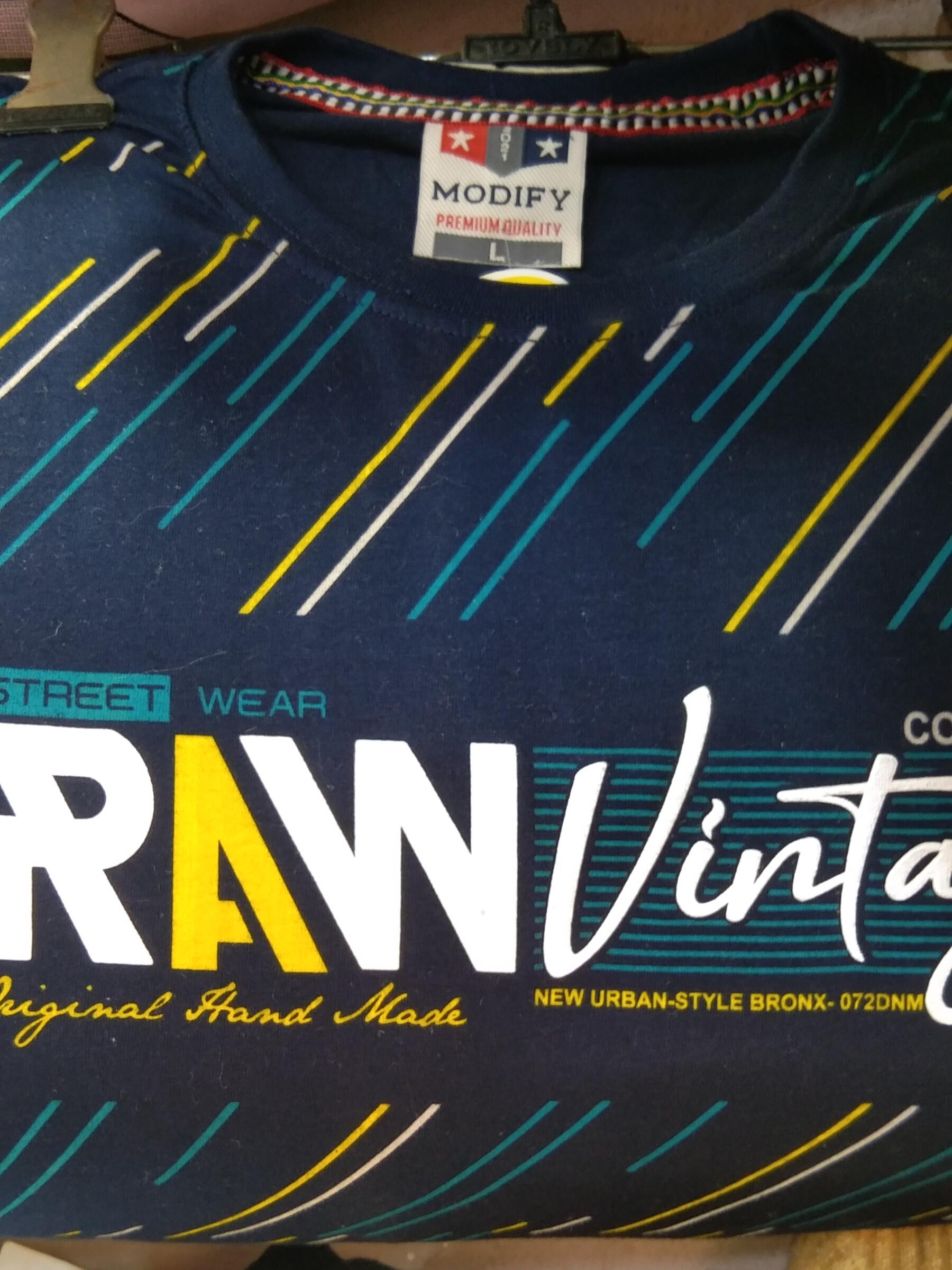 t-shirt  - 18061776 -  Standard Image - 1