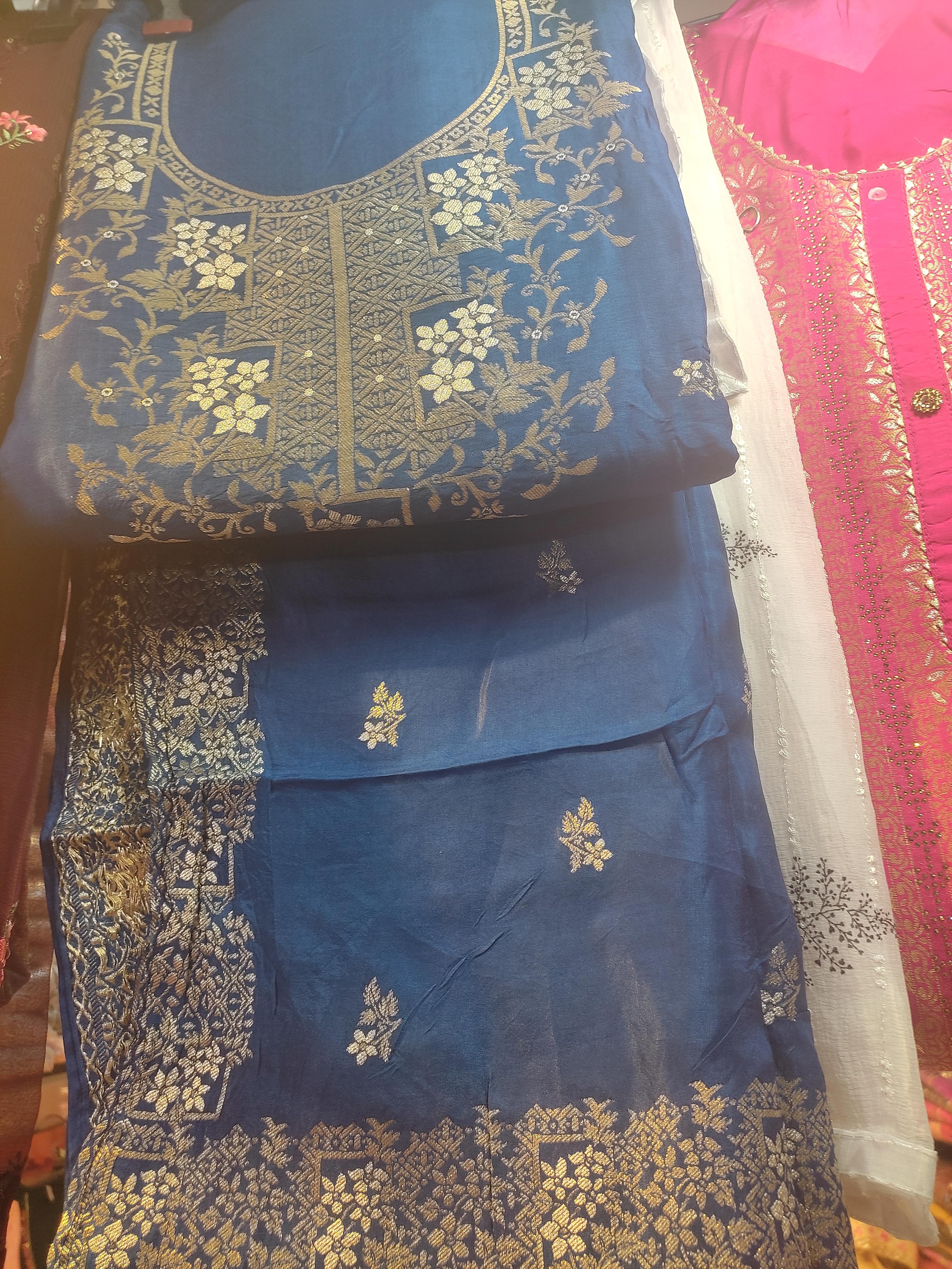 ladies suit - 18067395 - Standard Image - 1