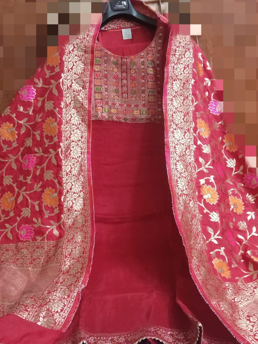 ladies suits - 18067950 - Standard Image - 1