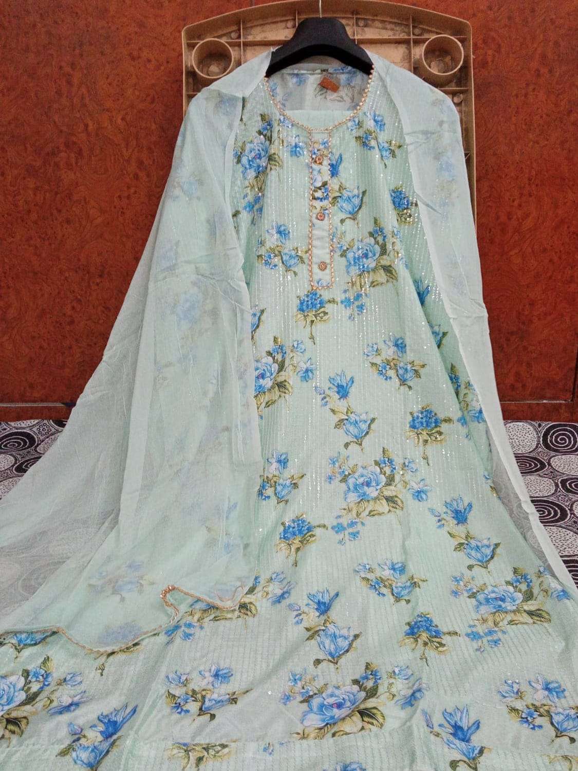 ladies suits - 18067956 - Standard Image - 1