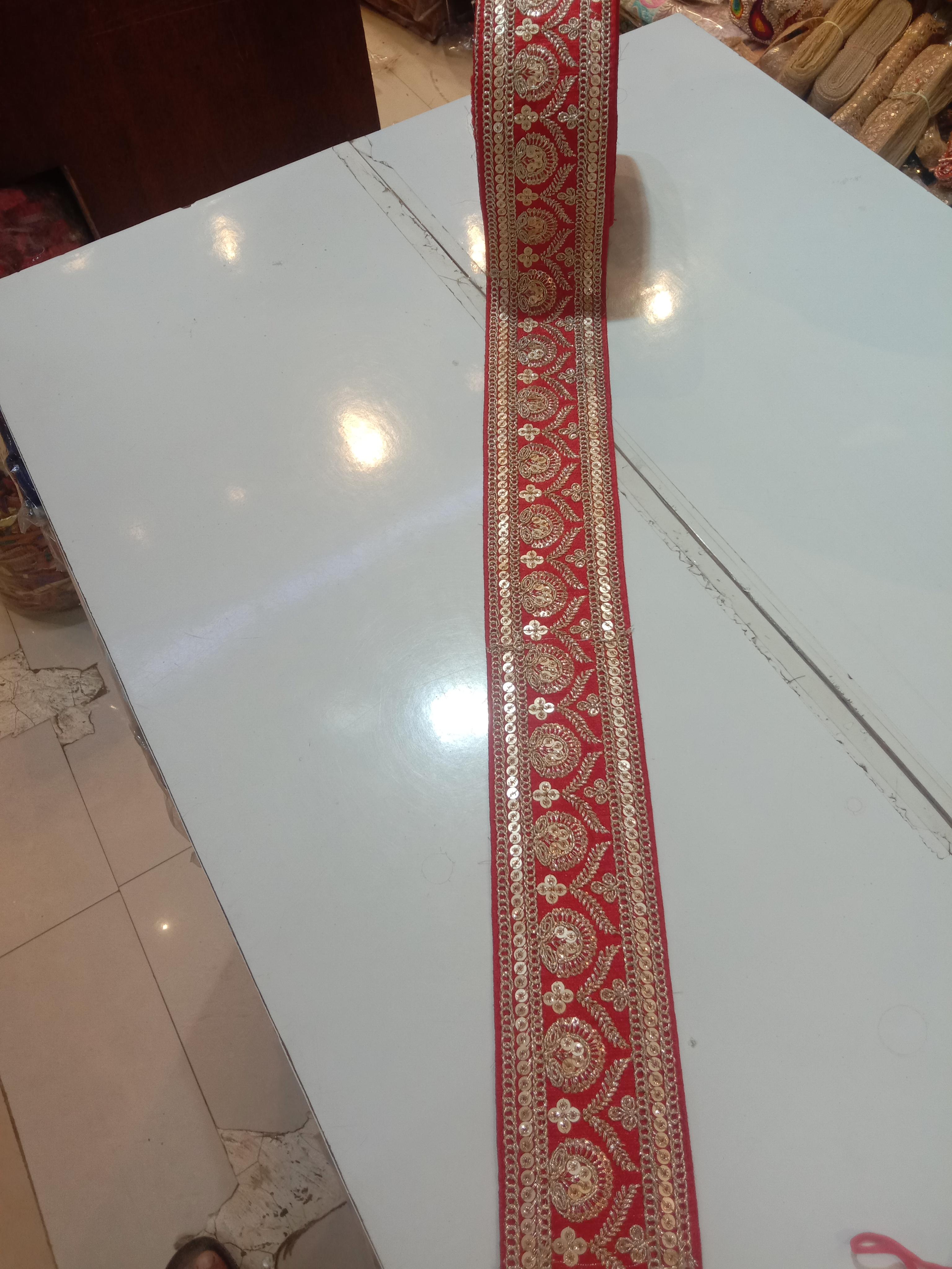 lace fore border - 18068587 - Standard Image - 1