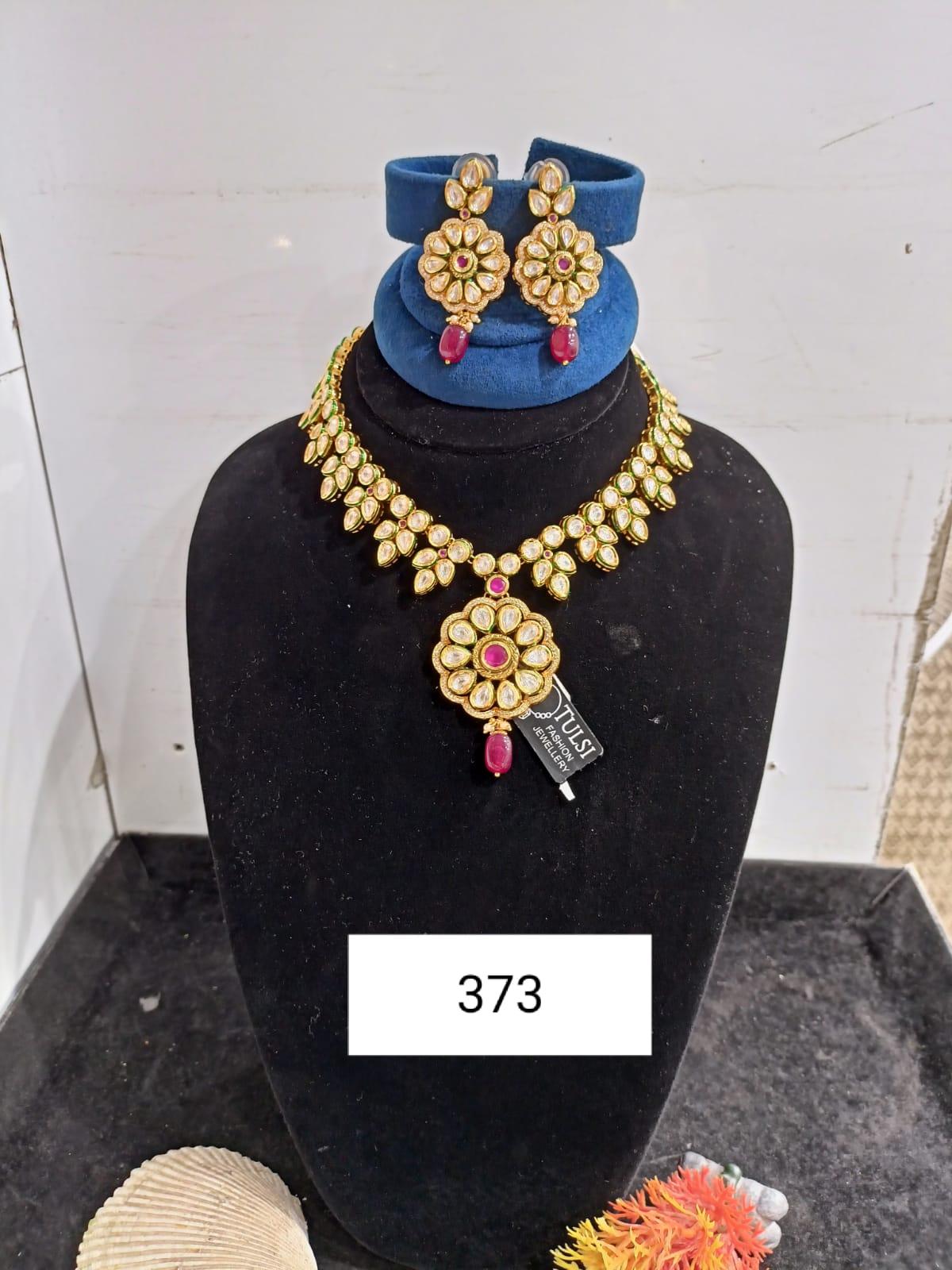 jerkin jewellery  - 18072757 -  Standard Image - 1