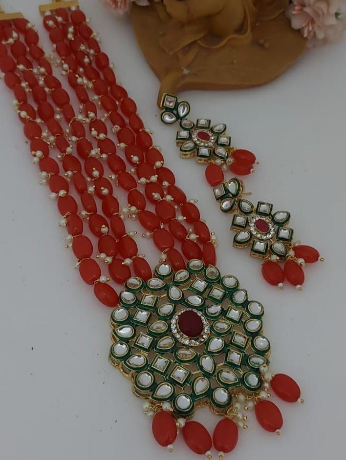artificial jewellery - 18076798 - Standard Image - 1