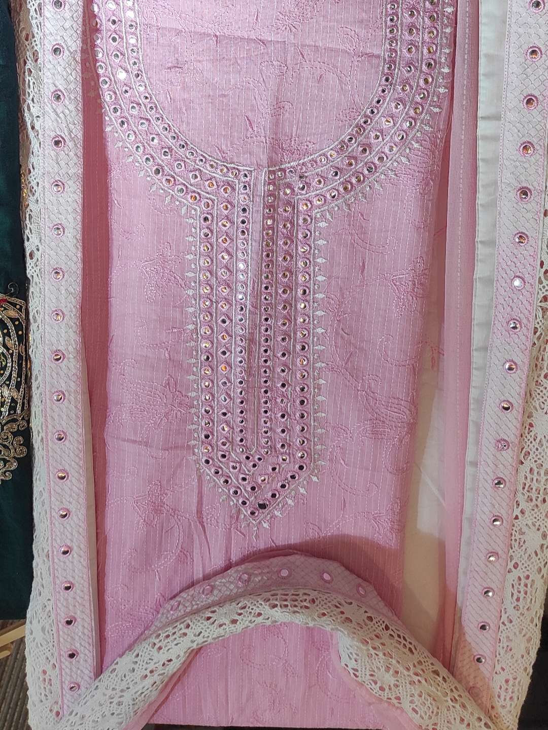 suit  - 18076975 -  Standard Image - 1