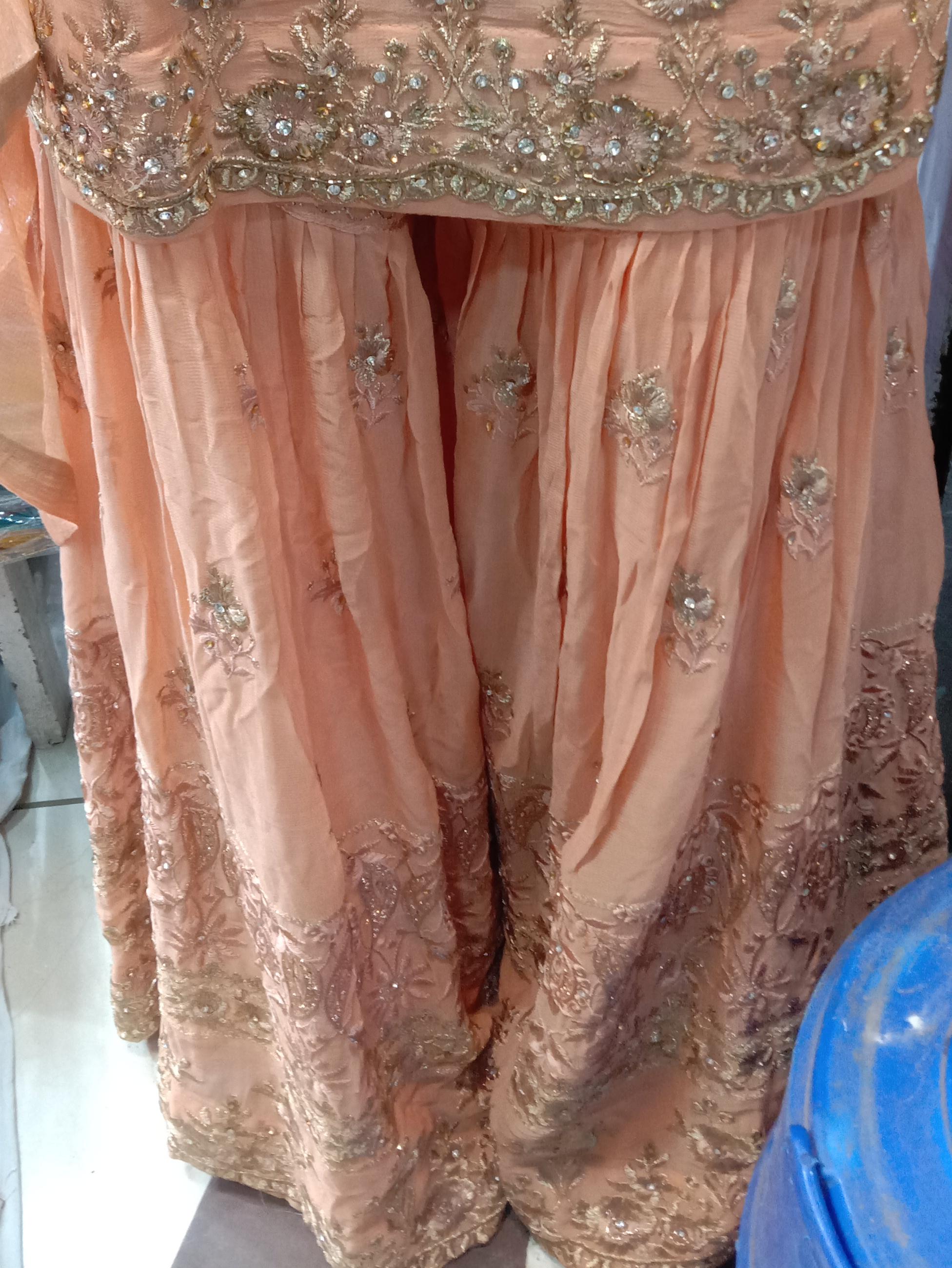 suit - 18078345 - Standard Image - 1
