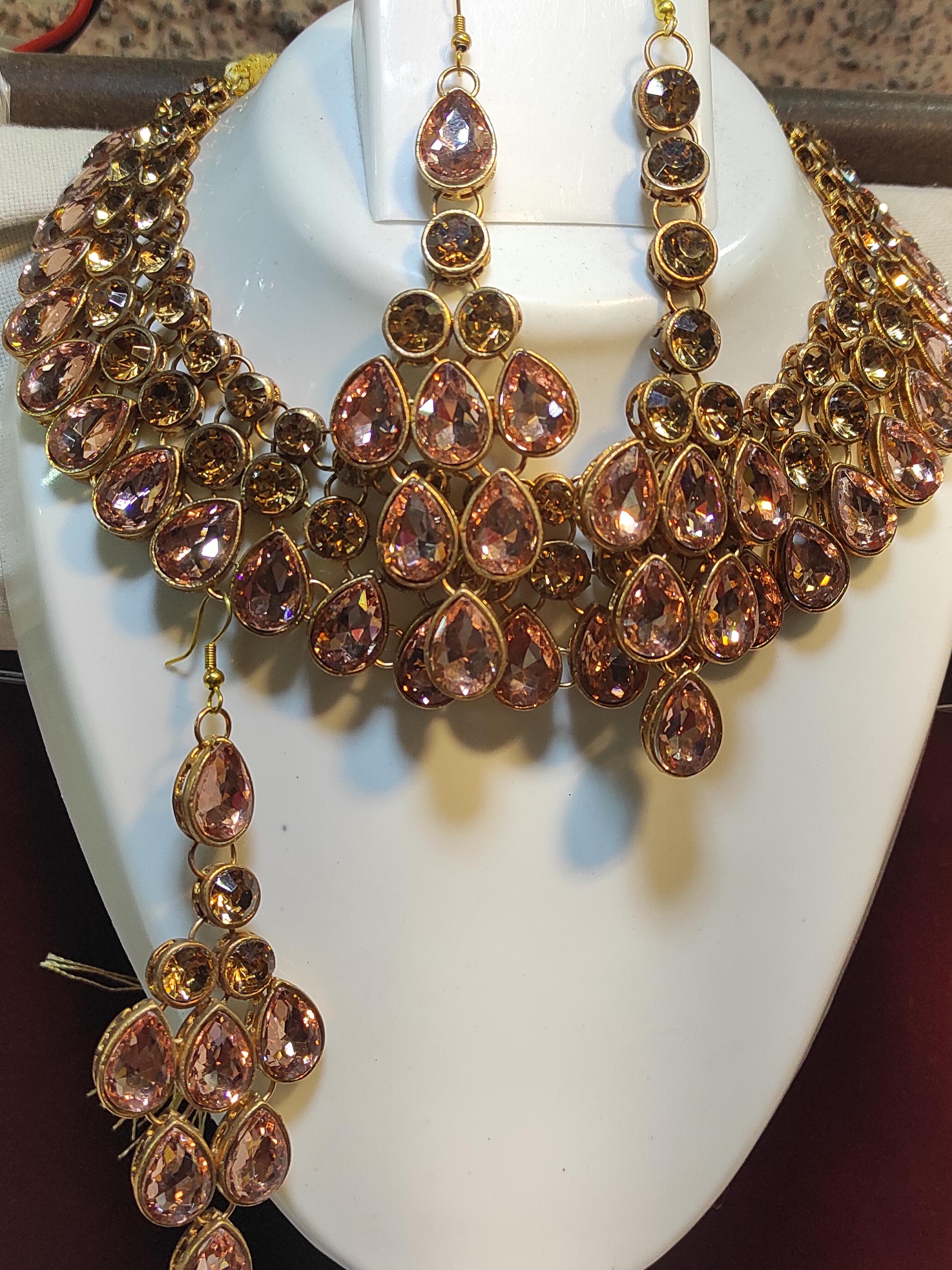 ladies jewellery - 18079017 - Standard Image - 1