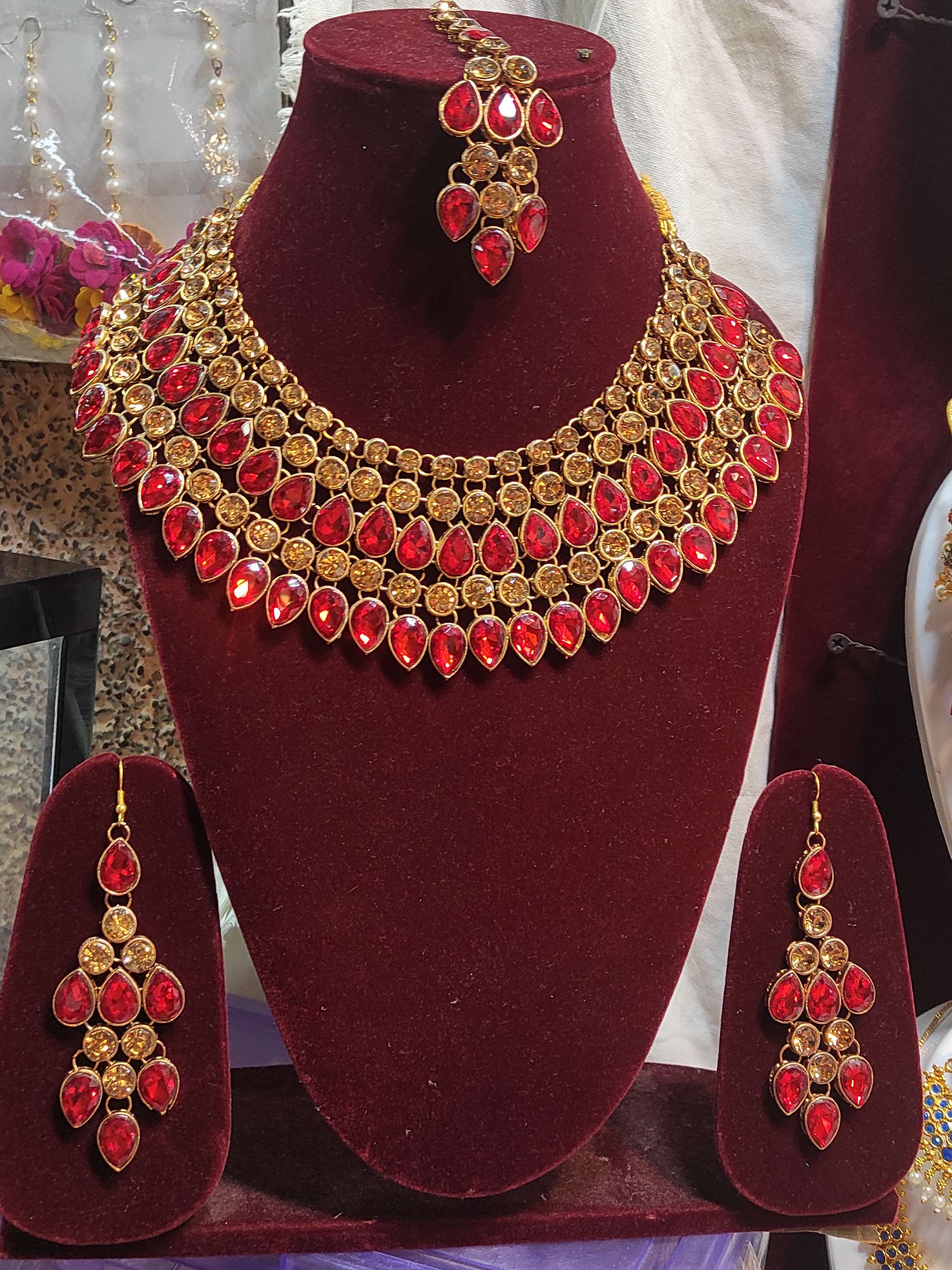 ladies jewellery  - 18079029 -  Standard Image - 1