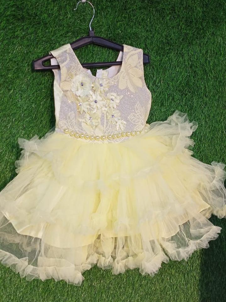kids frock  - 18082285 -  Standard Image - 1