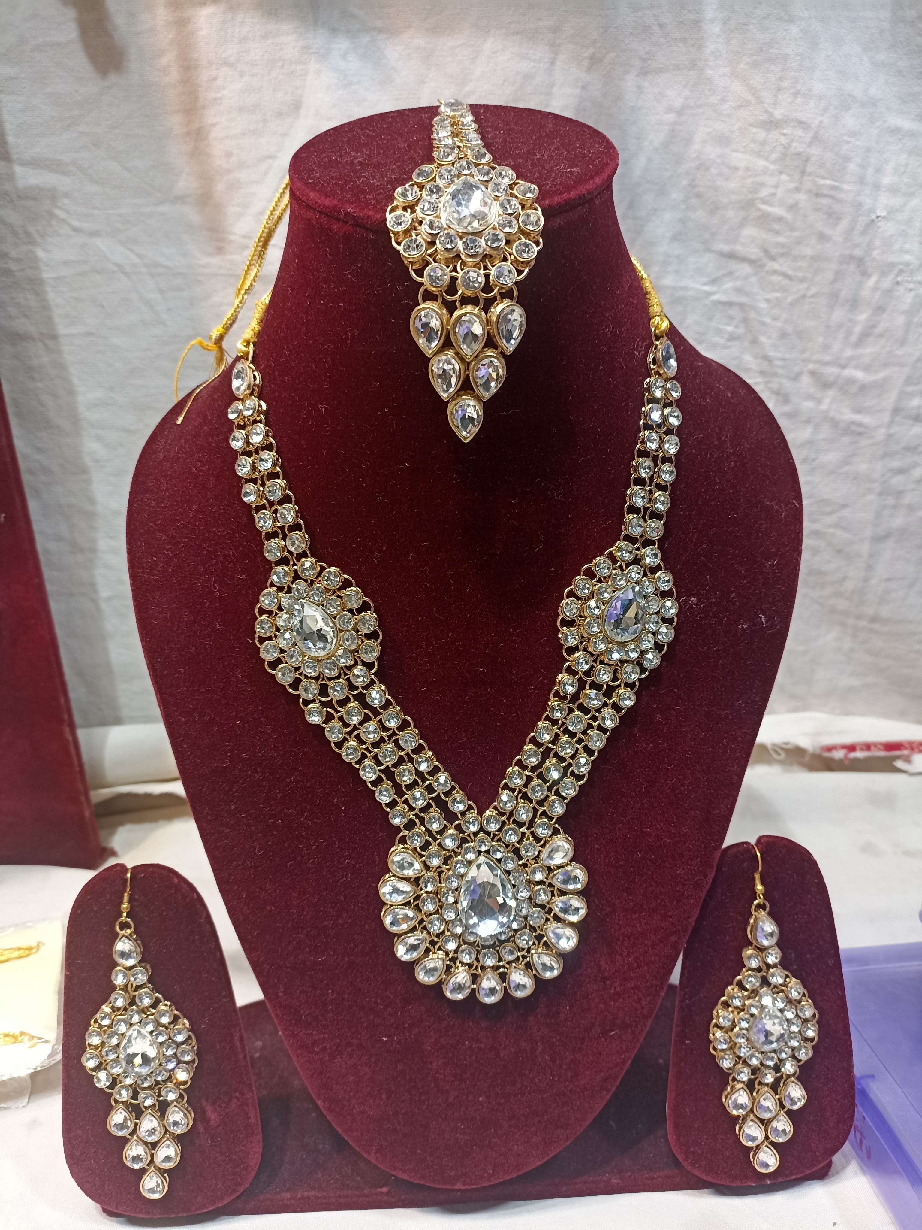 necklace full set  - 18082445 -  Standard Image - 1