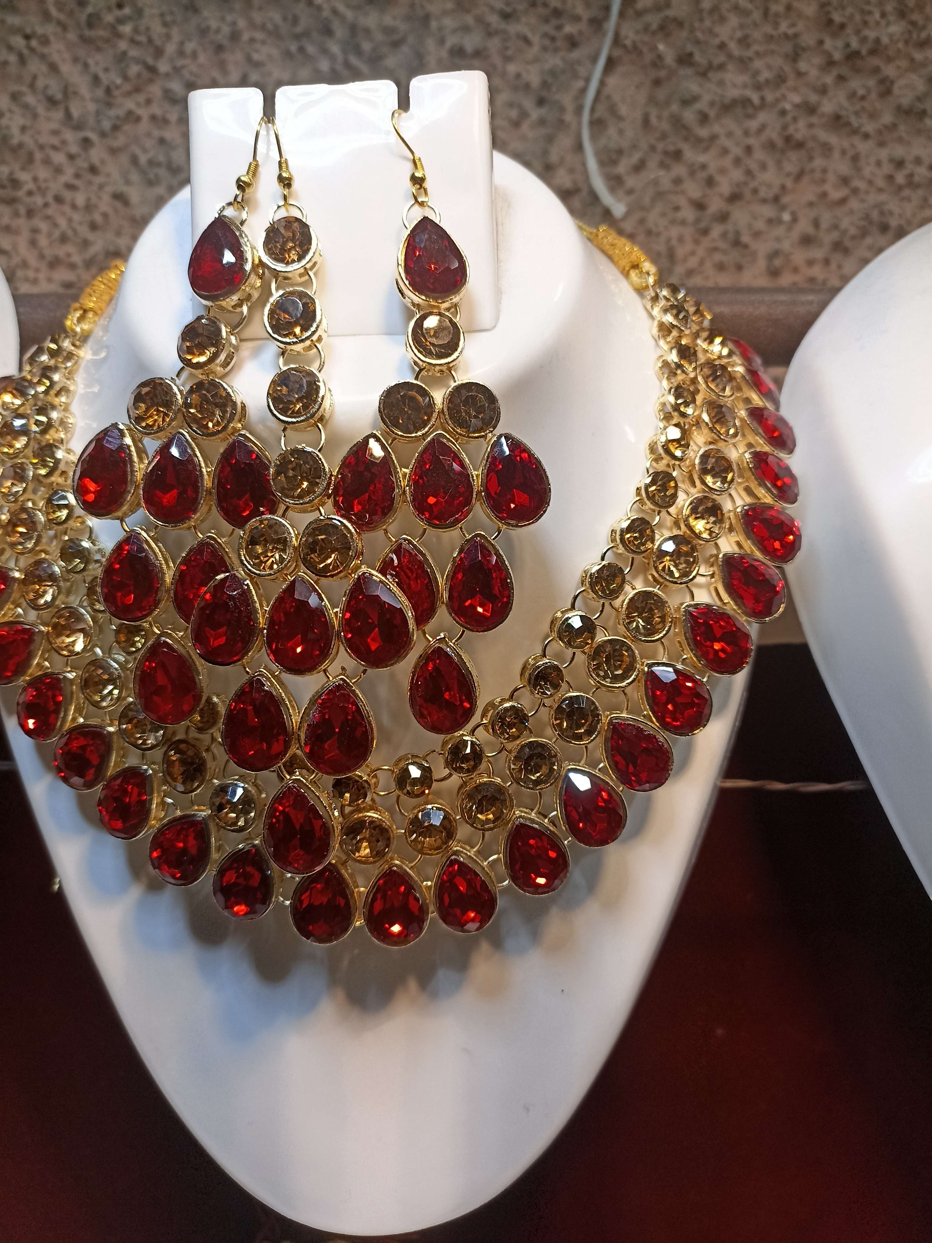 necklace full set  - 18082452 -  Standard Image - 1