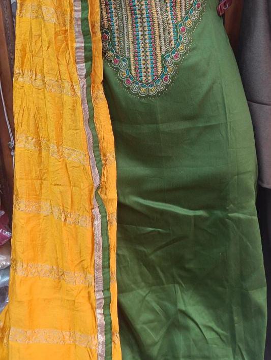 ladies suit - 18111606 - Standard Image - 1