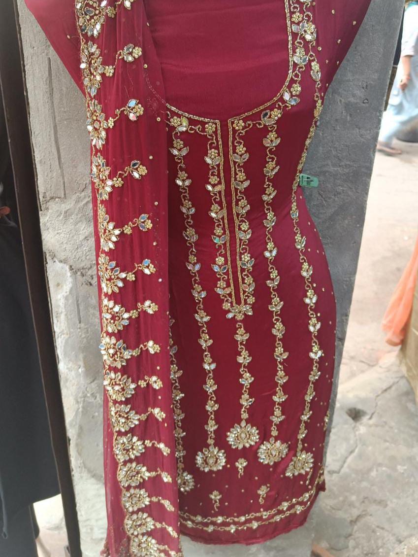 ladies suit - 18111617 - Standard Image - 1