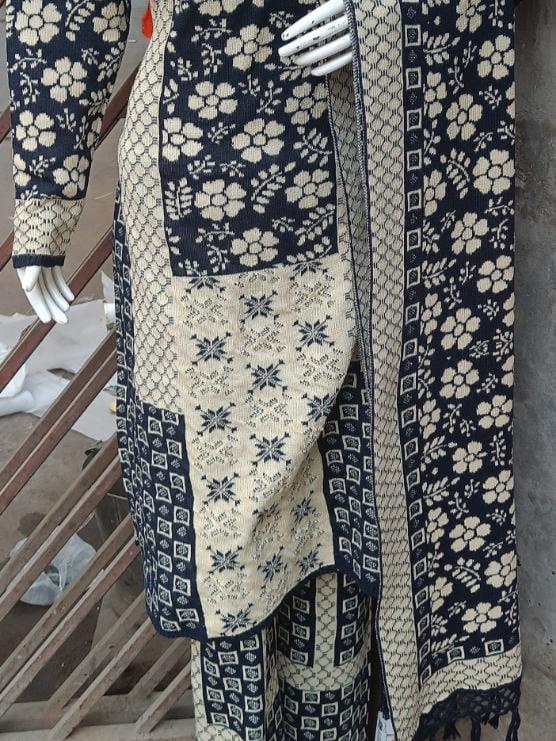 ladies suit - 18111619 - Standard Image - 1