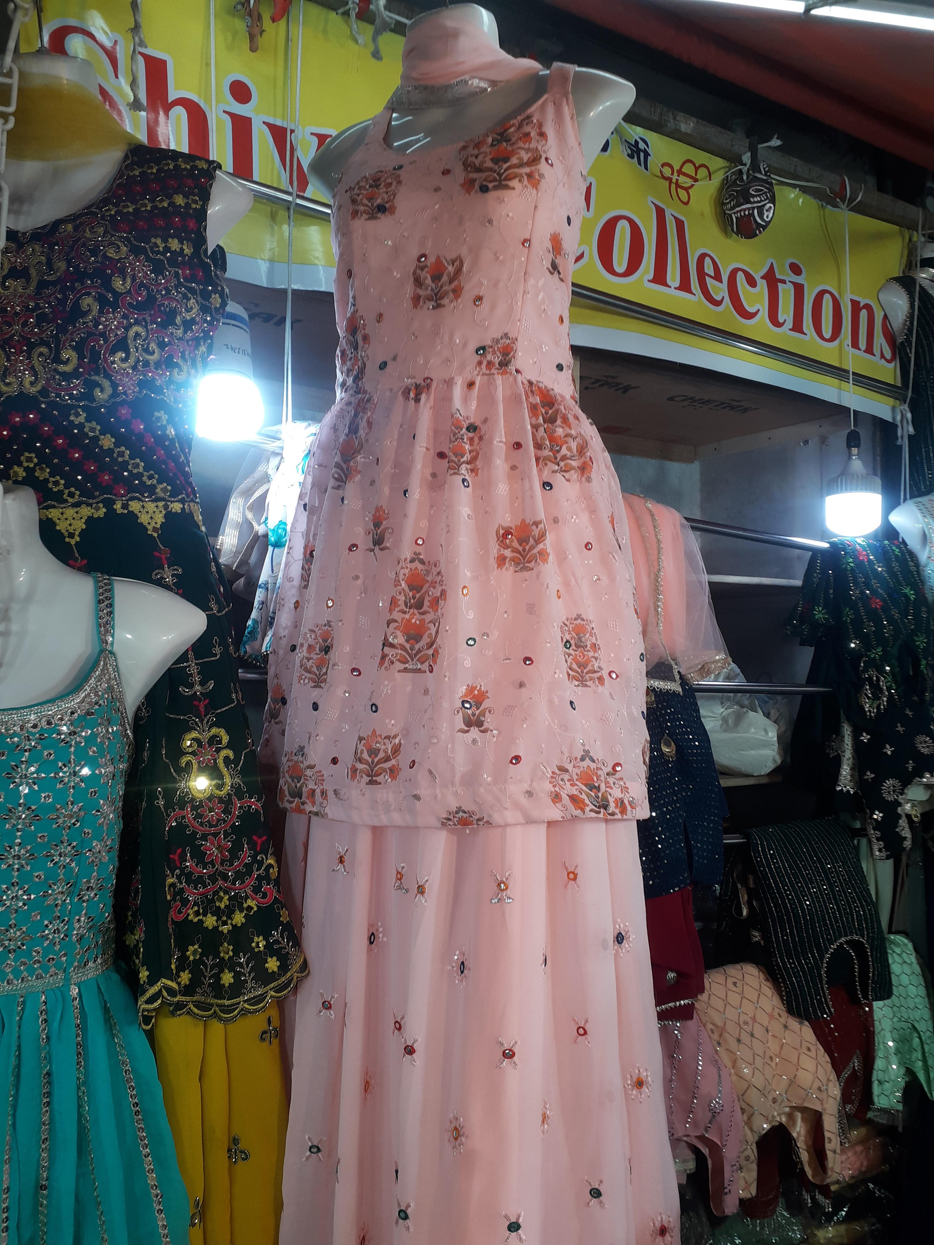 ladies dress - 18118733 - Standard Image - 1