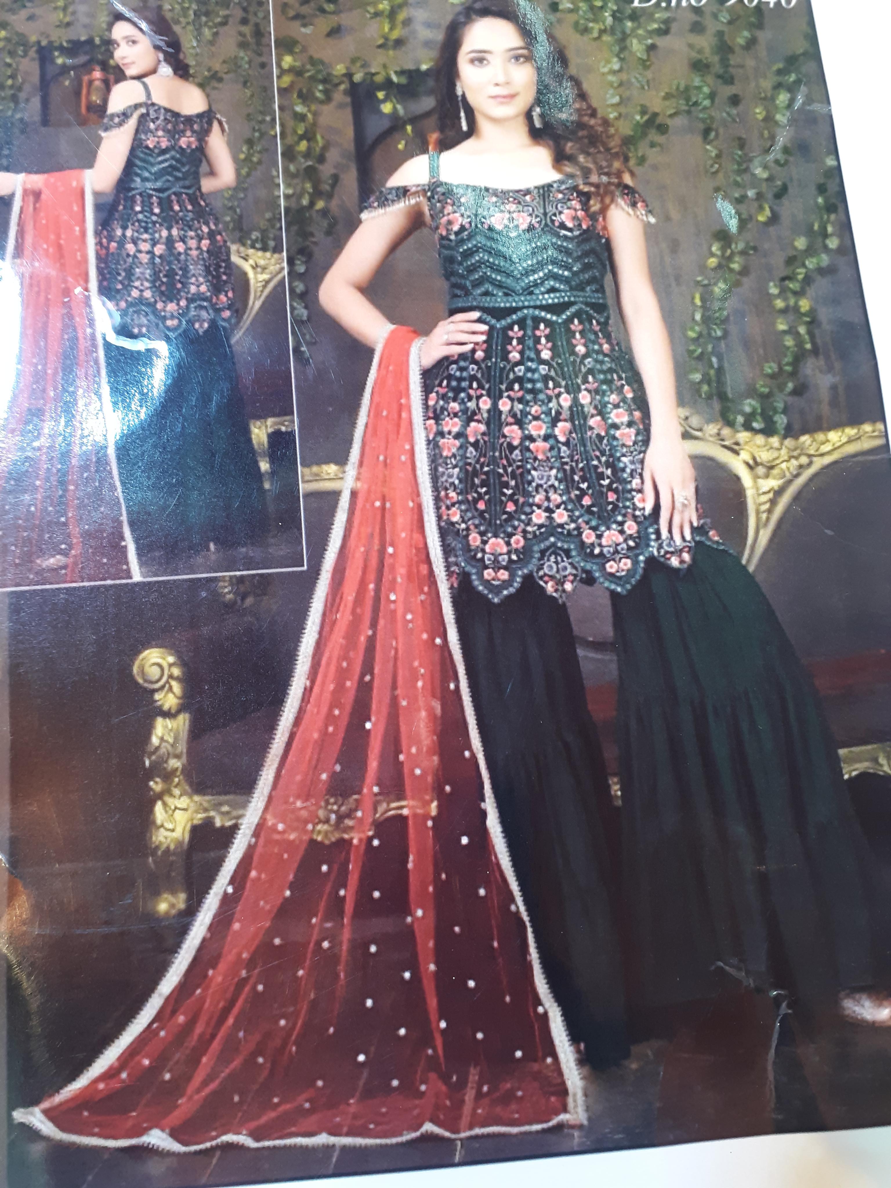 ladies suit - 18118752 - Standard Image - 1