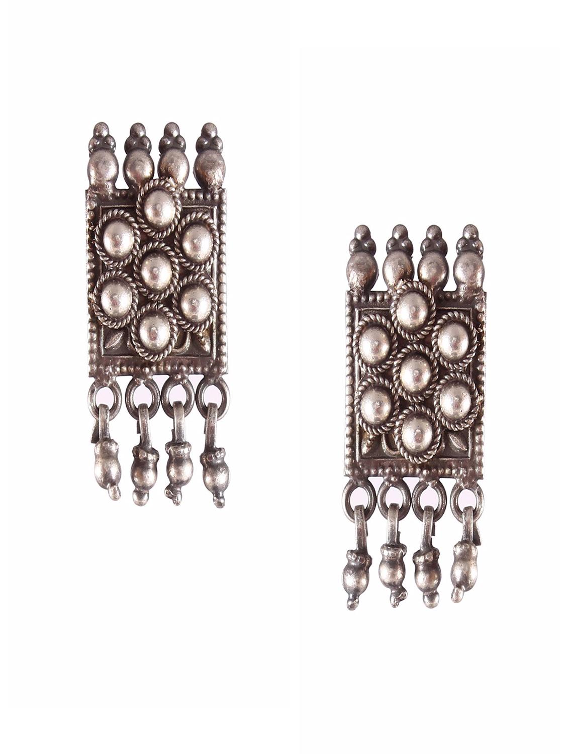 handcrafted embellished earring - 18137986 - Zoom Image - 0
