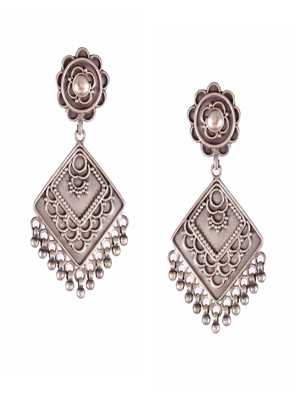handcrafted embellished earring - 18137992 -  Zoom Image - 0