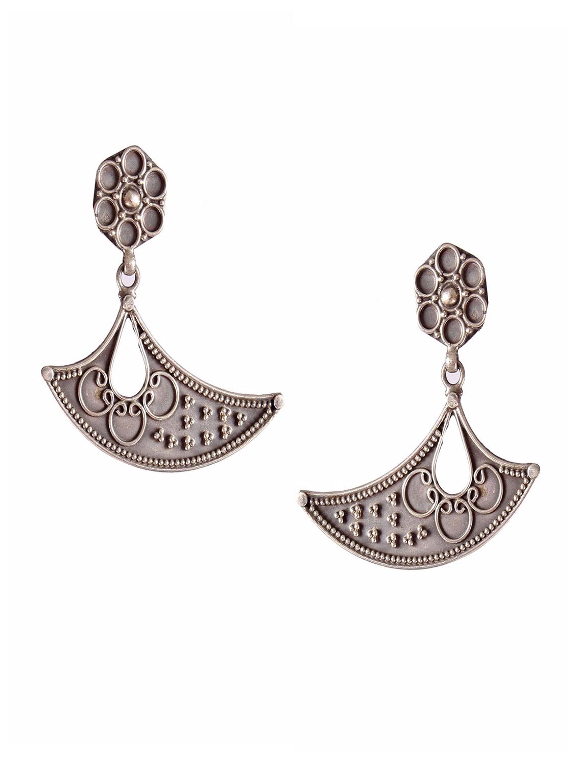 handcrafted embellished earring - 18138001 - Zoom Image - 0