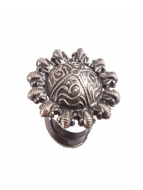 silver finger ring  - 18138016 -  Standard Image - 0