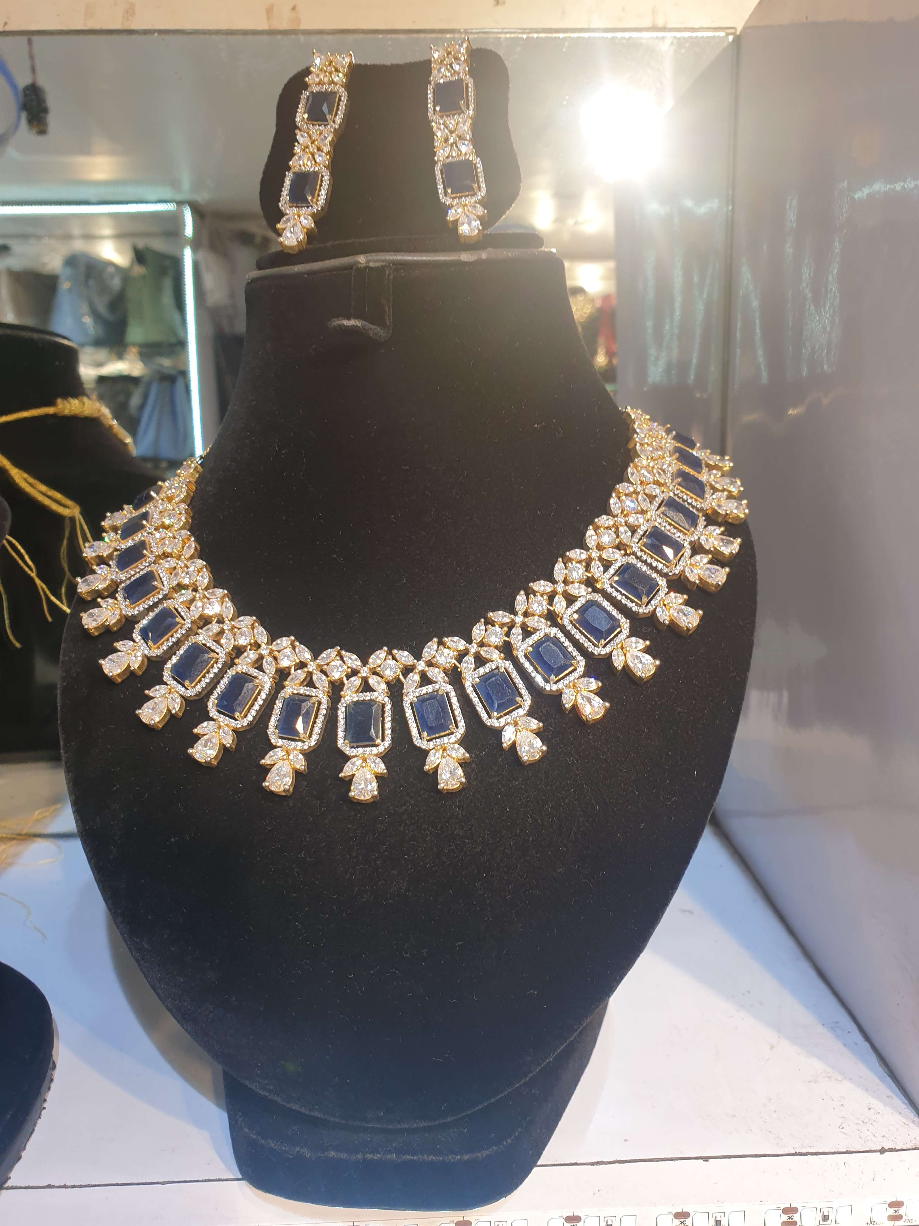 necklace  - 18140960 -  Standard Image - 1