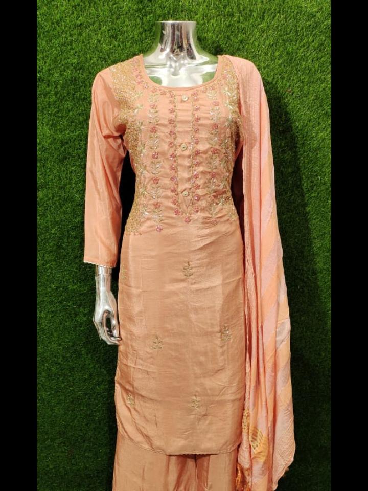 ladies suit - 18141143 - Standard Image - 1