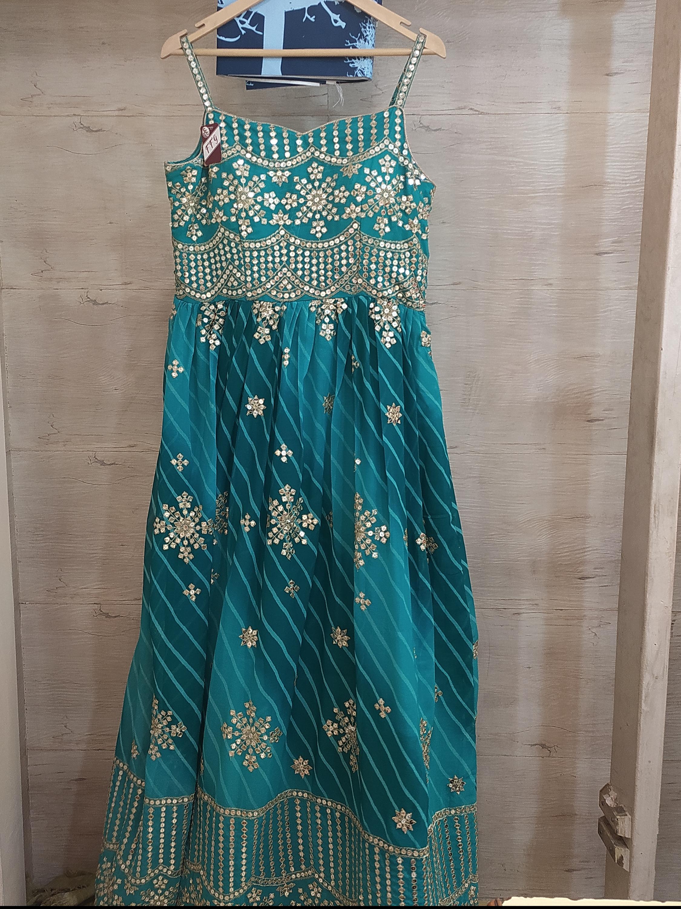 gowns blue - 18141787 - Standard Image - 1