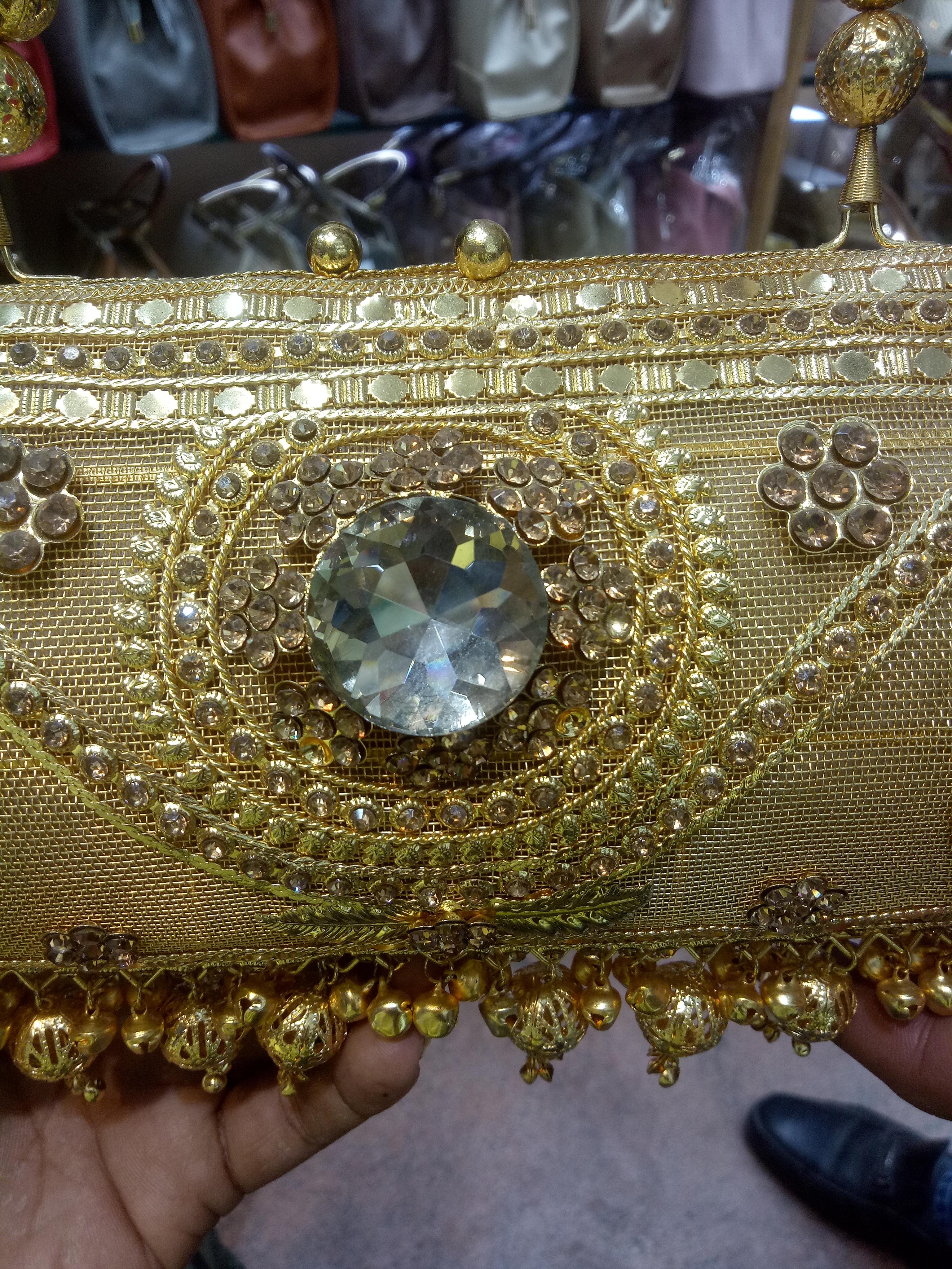 hand bag  - 18143525 -  Standard Image - 1